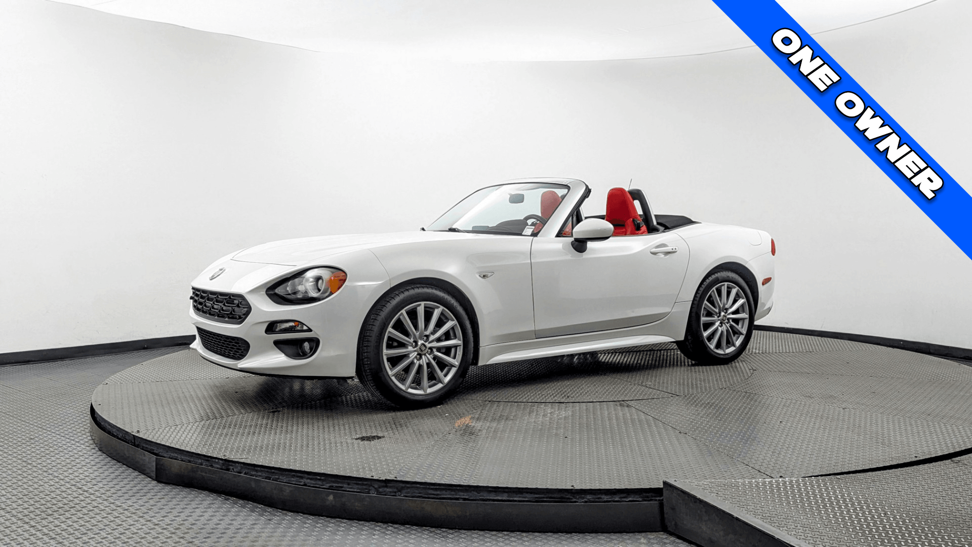 2018 FIAT 124 Spider Lusso's photo