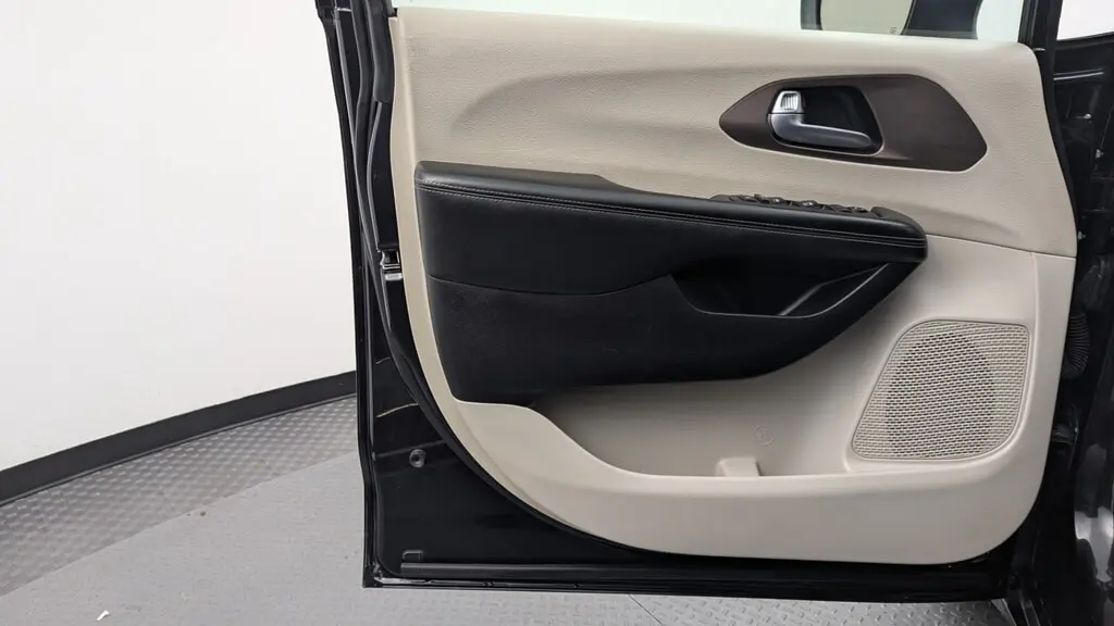 Florida Fine Cars - Used CHRYSLER VOYAGER 2022 WEST PALM LX