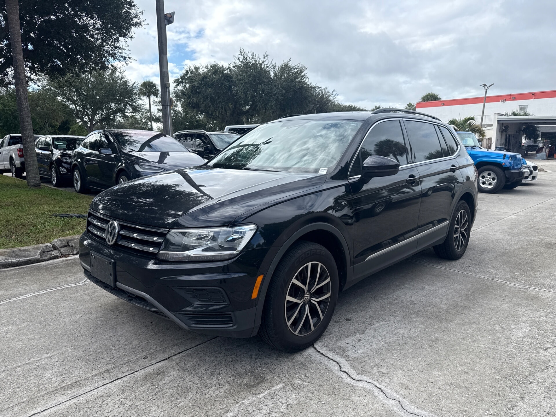 2021 Volkswagen Tiguan SE's photo