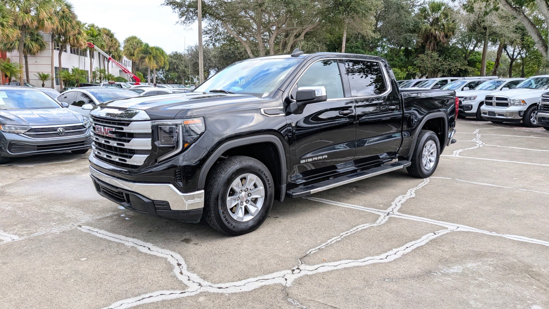 2024 GMC Sierra 1500 SLE's photo