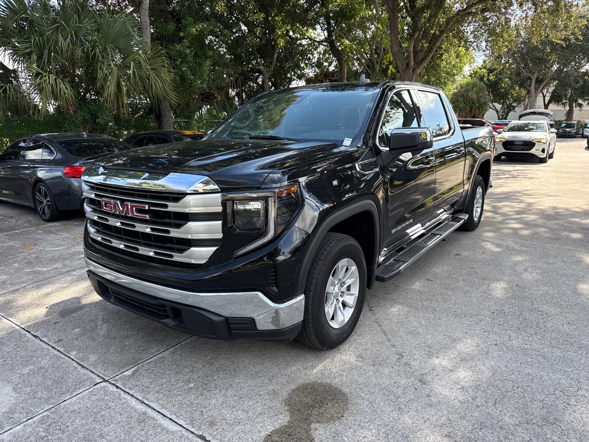 2024 GMC Sierra 1500 SLE's photo