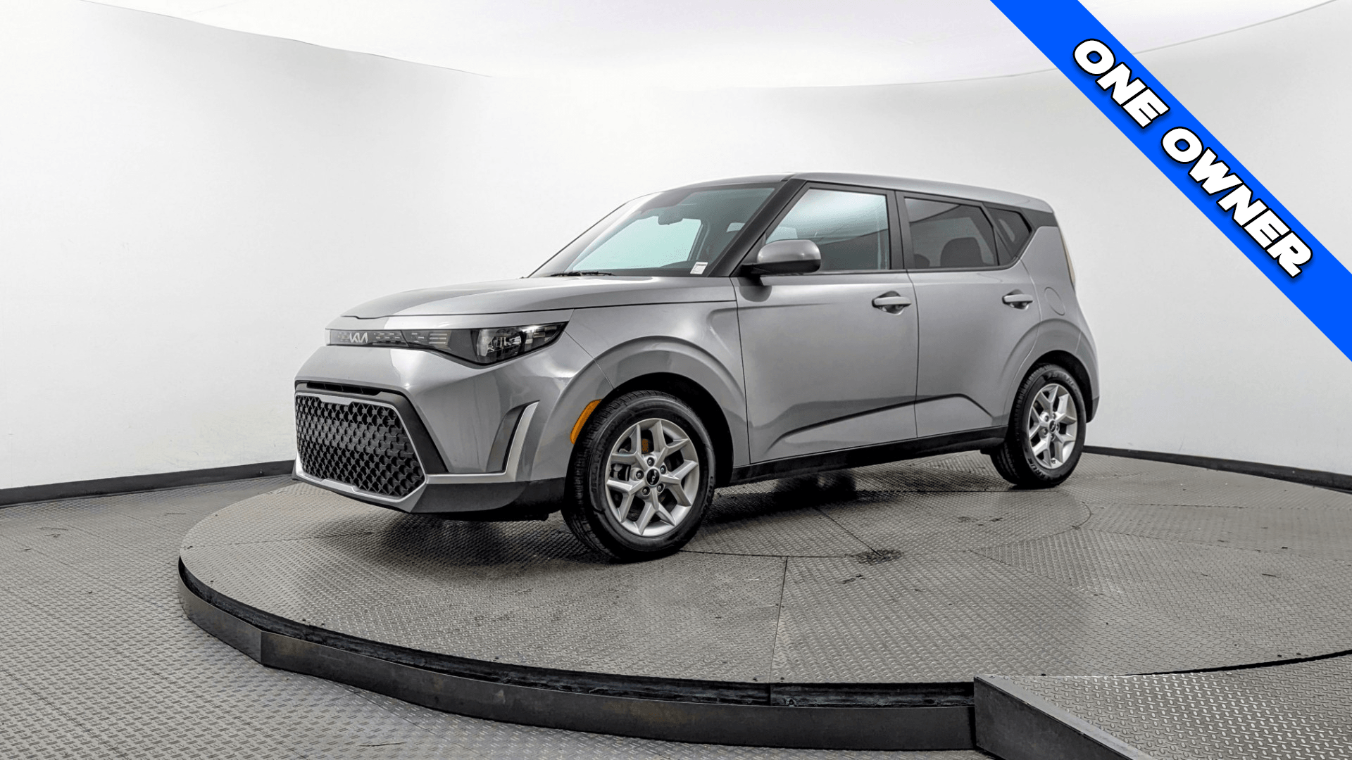 2023 Kia Soul LX's photo