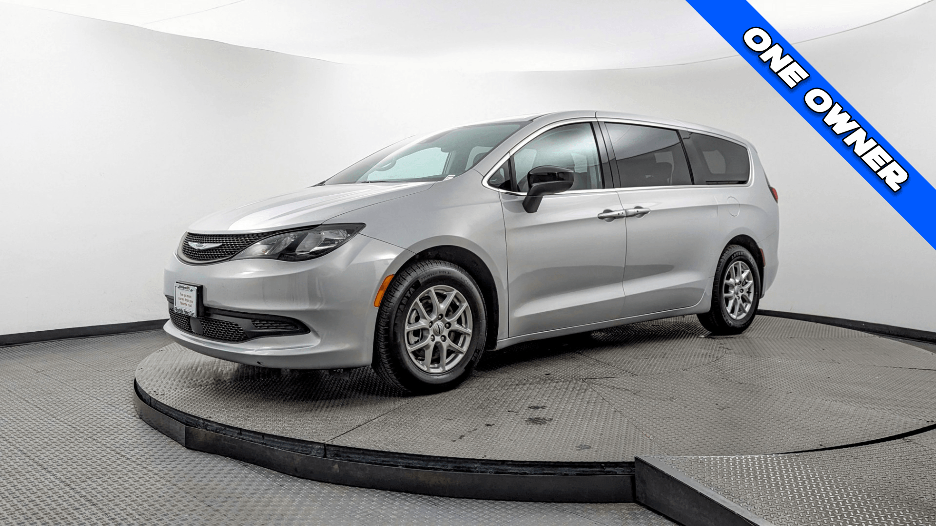 2024 CHRYSLER VOYAGERLX's photo