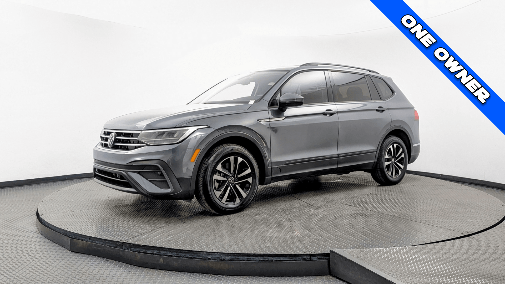 2024 Volkswagen Tiguan S's photo