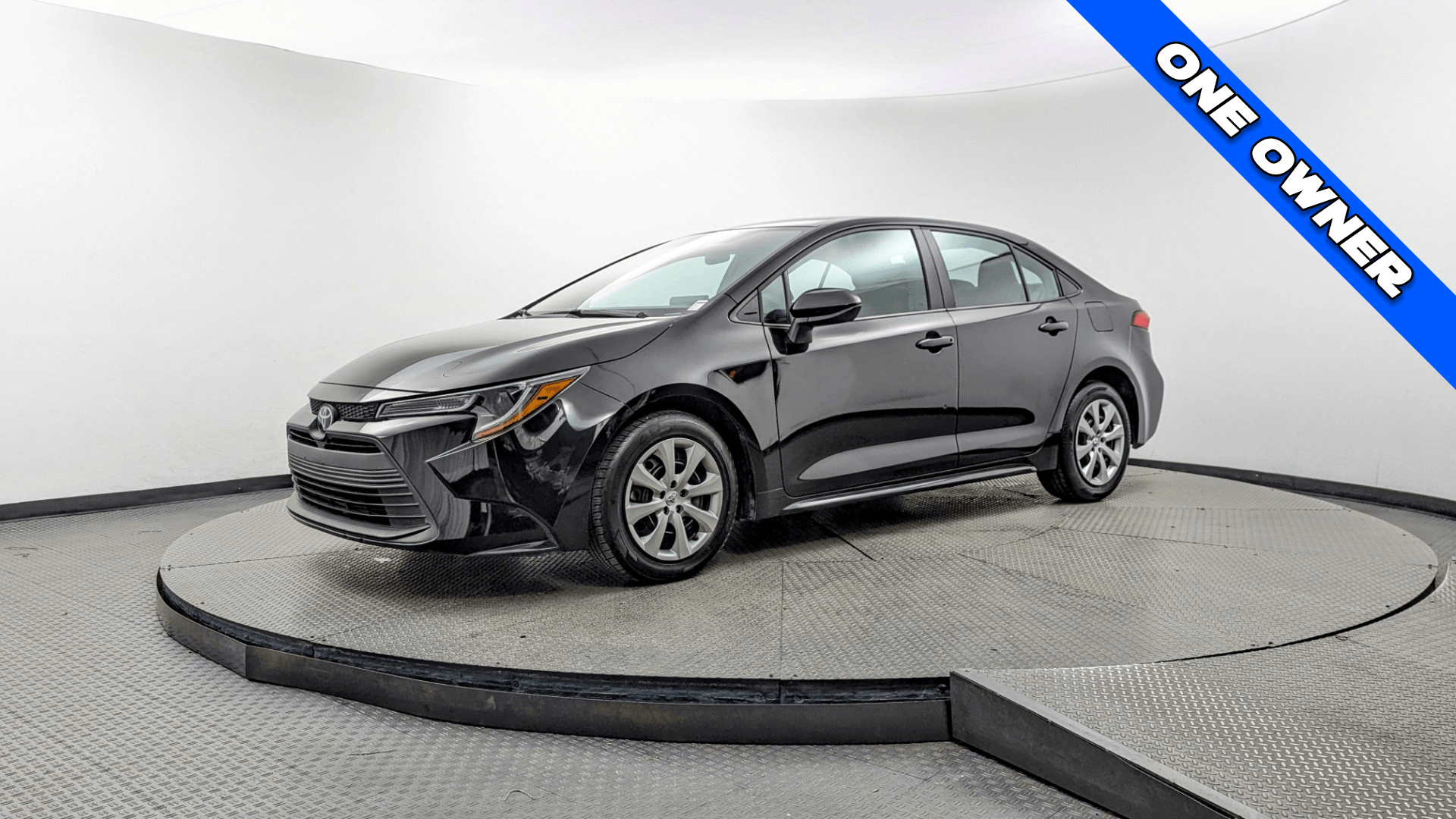 2024 Toyota Corolla LE's photo