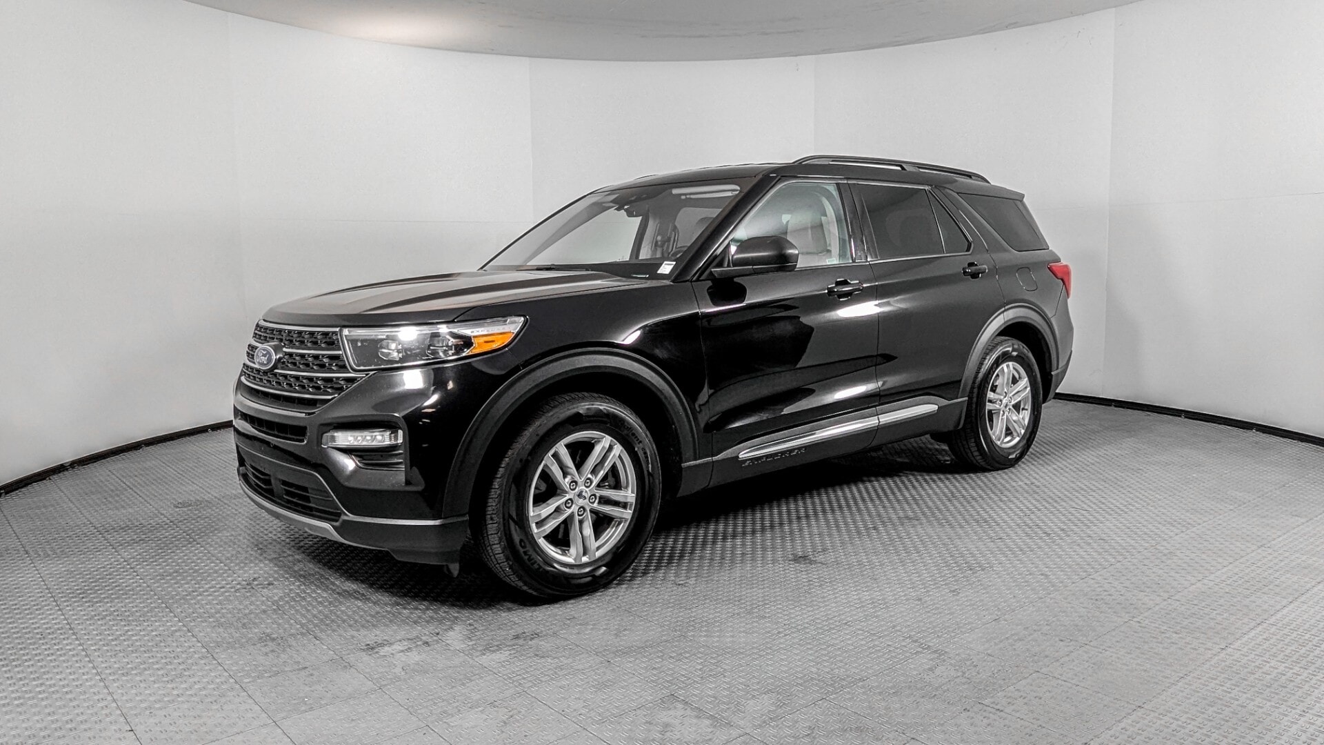 2023 Ford Explorer XLT's photo