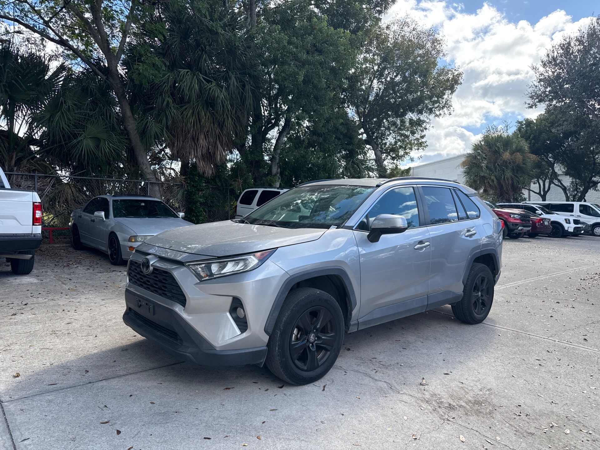 2020 Toyota RAV4 XLE's photo