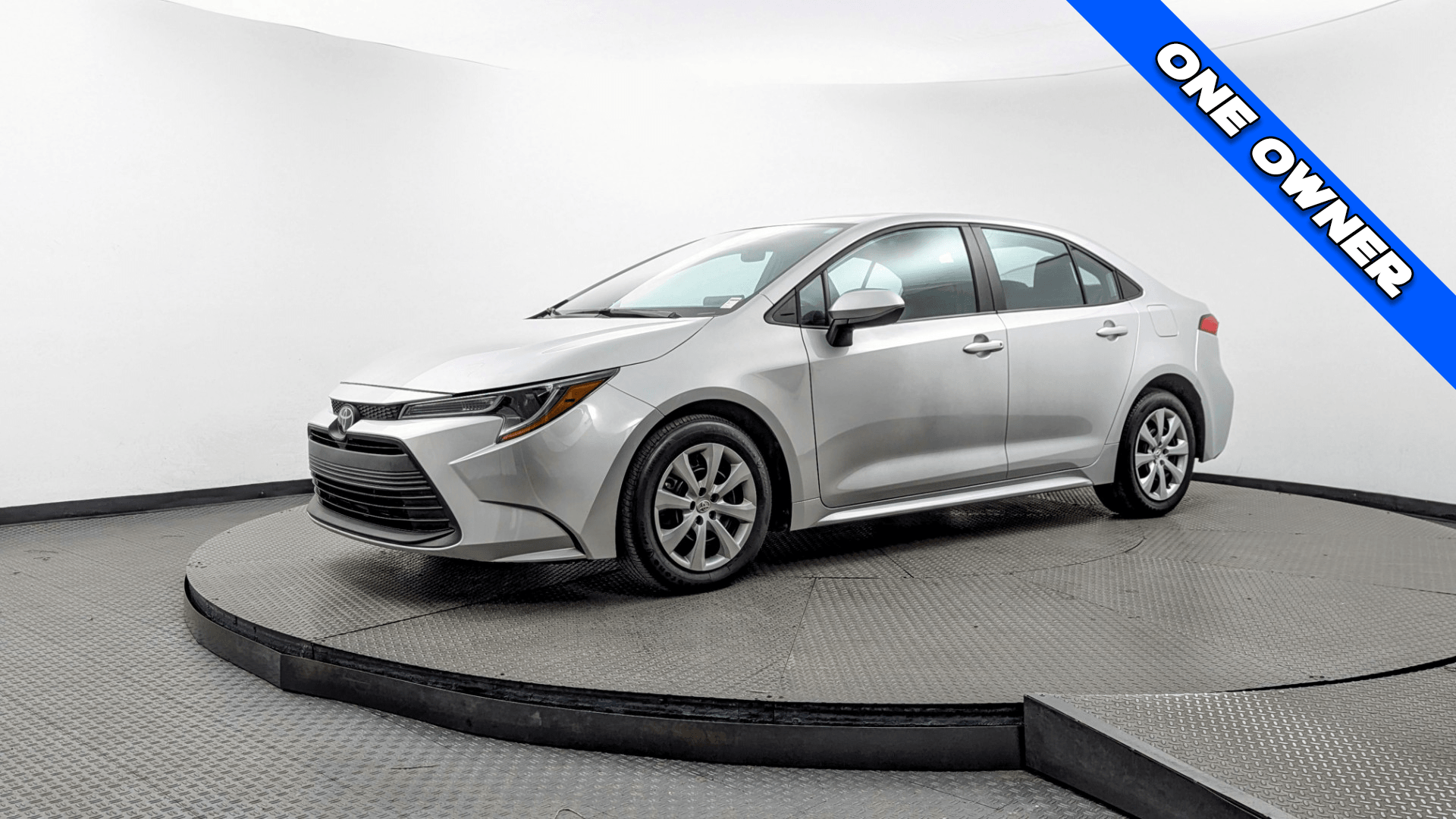 2025 Toyota Corolla LE's photo