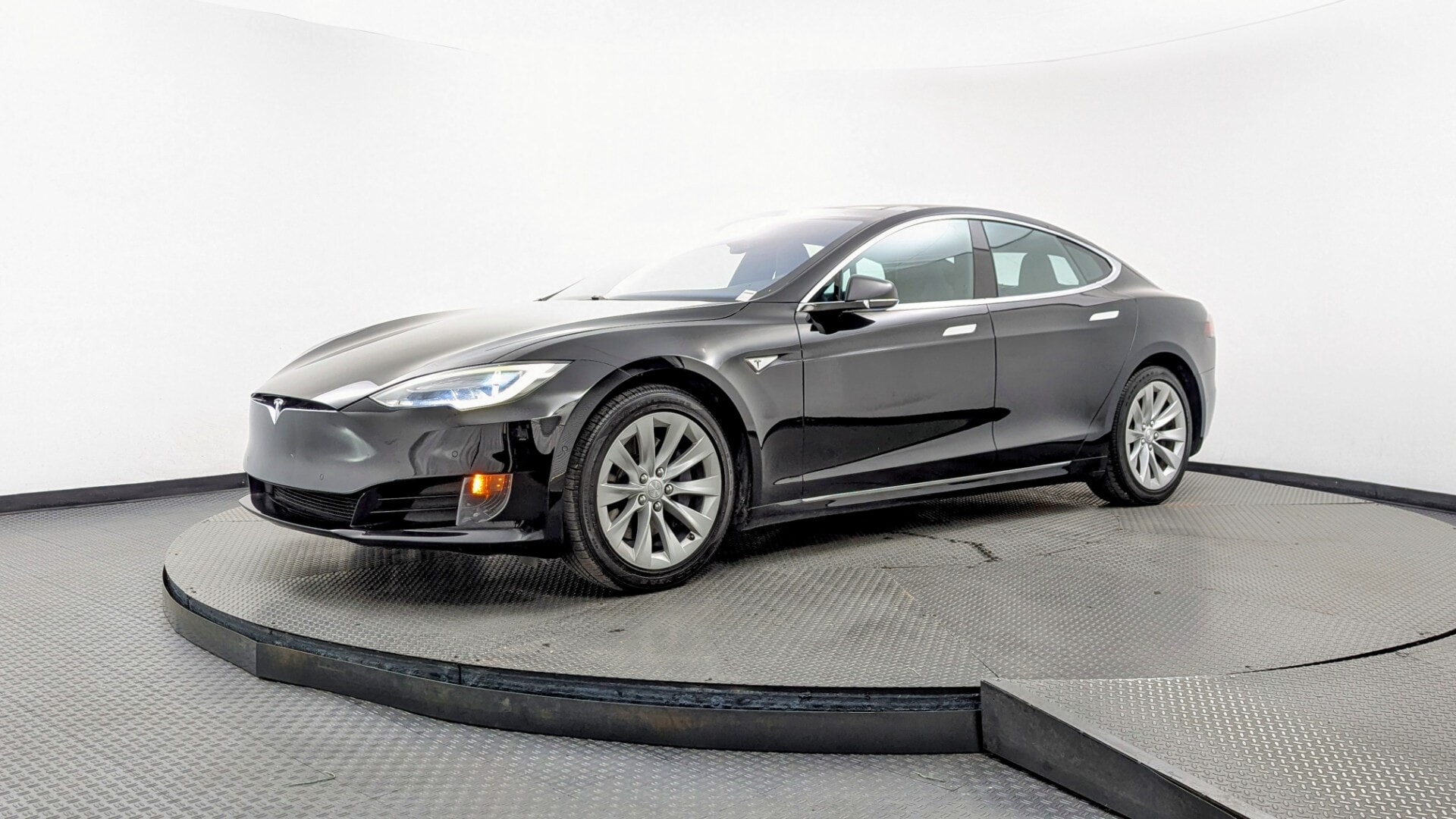 2016 Tesla Model S 70's photo