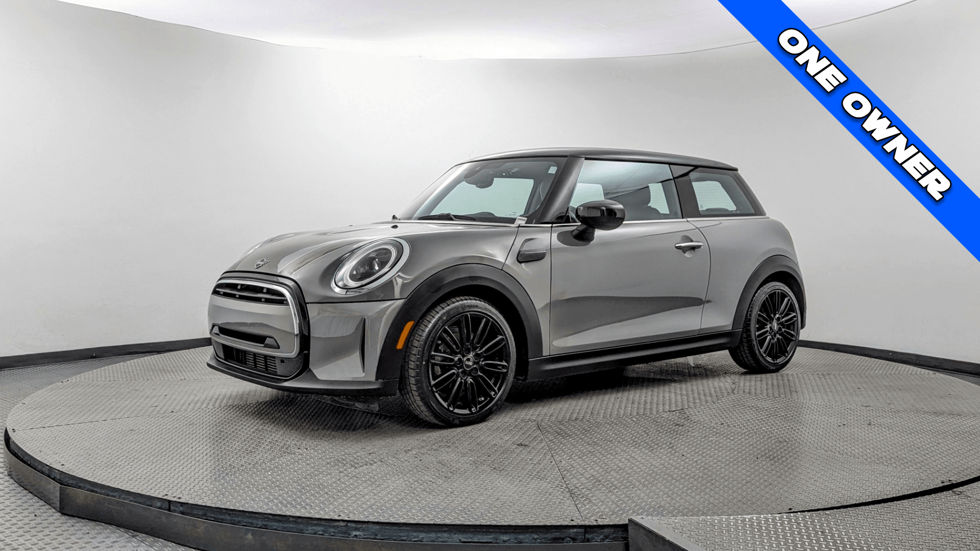 2022 MINI Hardtop 2 Door Oxford Edition's photo