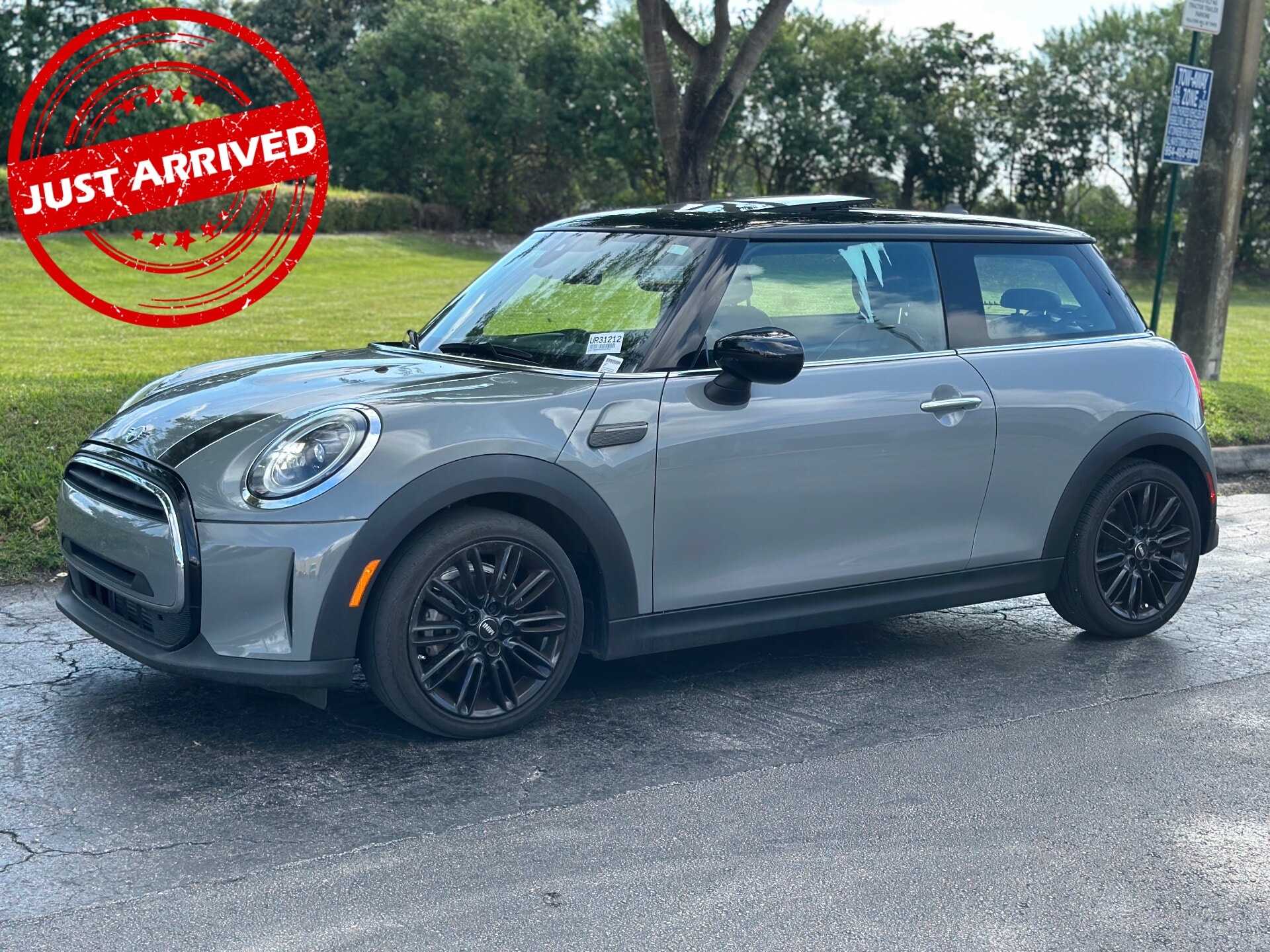 2022 MINI Hardtop 2 Door Oxford Edition's photo