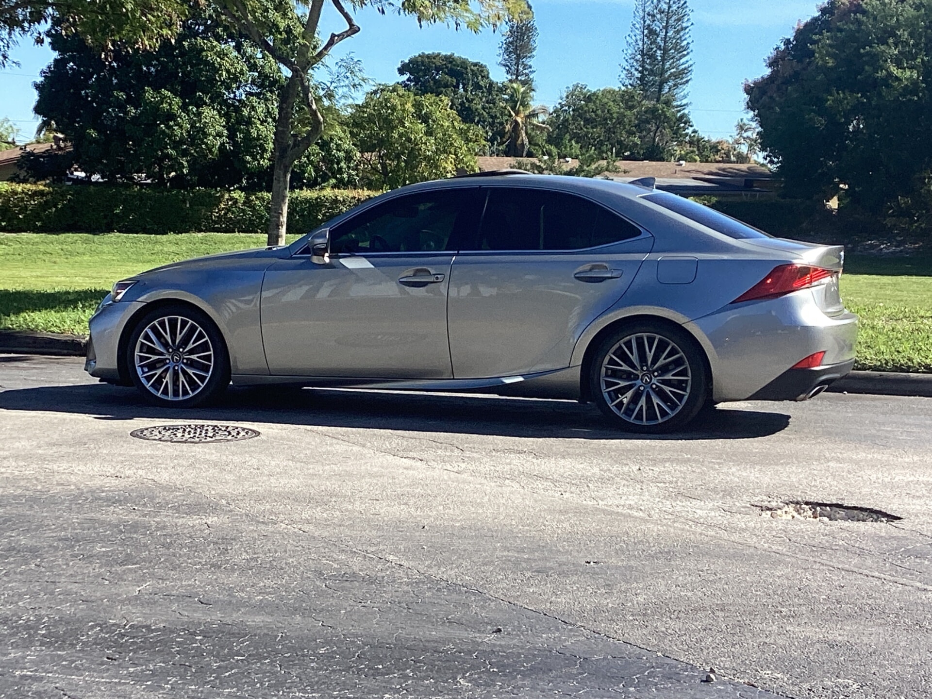 used vehicle - SEDAN LEXUS IS 2017