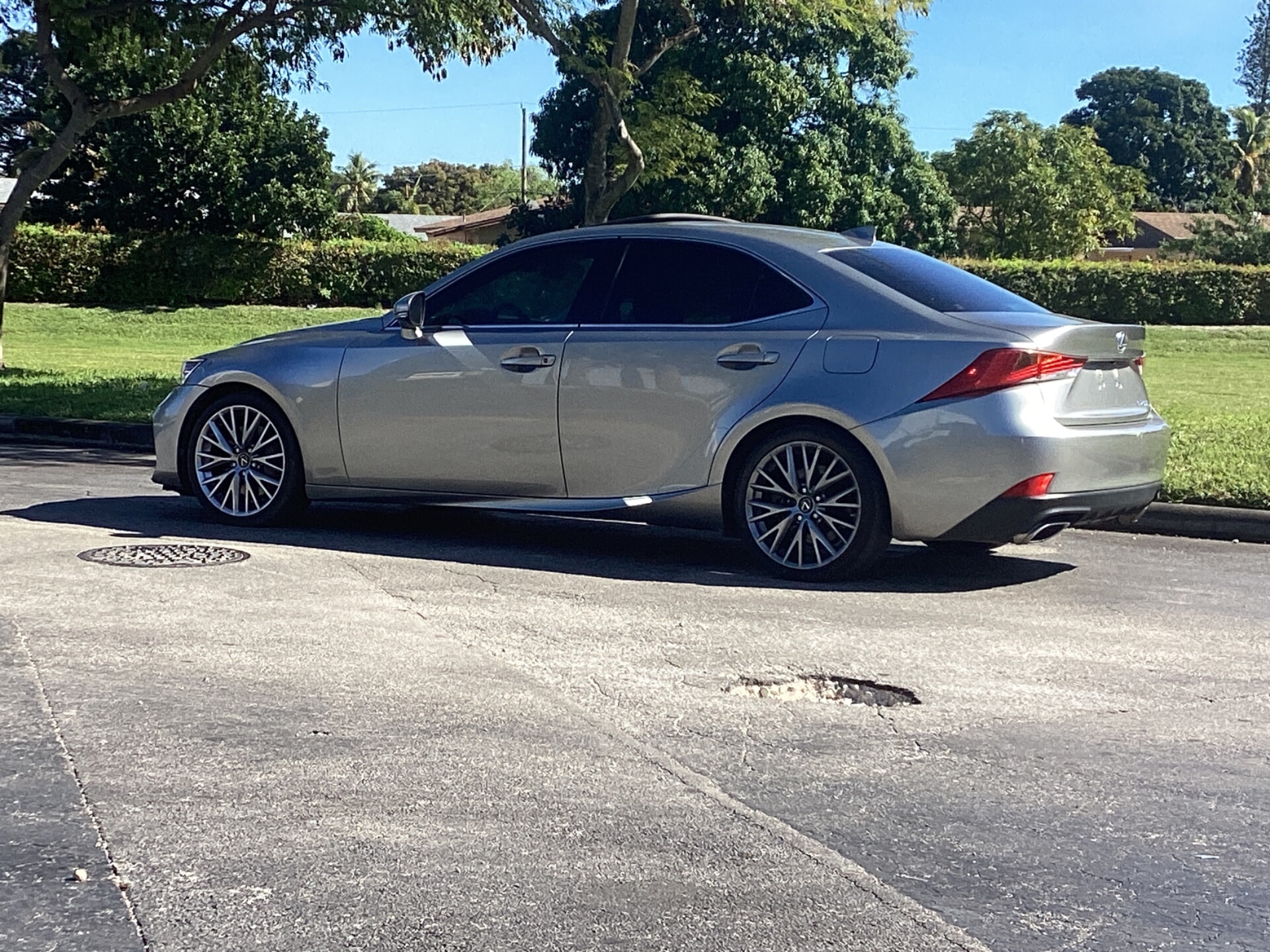 used vehicle - SEDAN LEXUS IS 2017