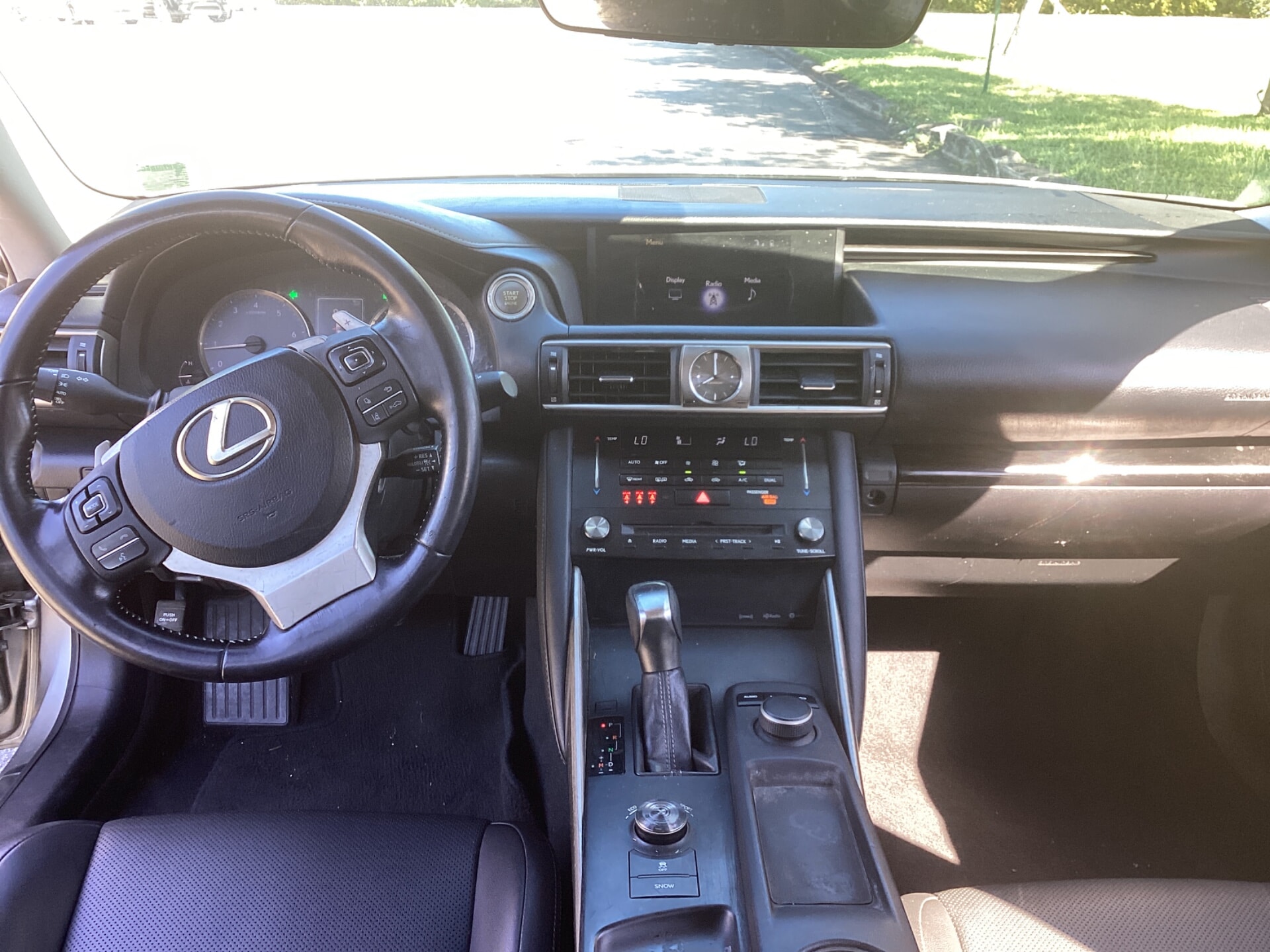 used vehicle - SEDAN LEXUS IS 2017