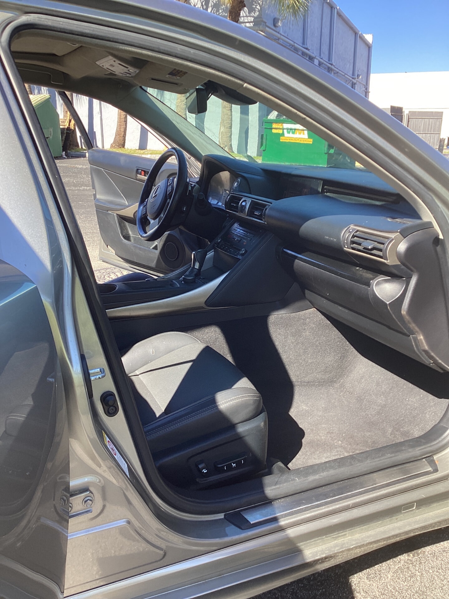 used vehicle - SEDAN LEXUS IS 2017