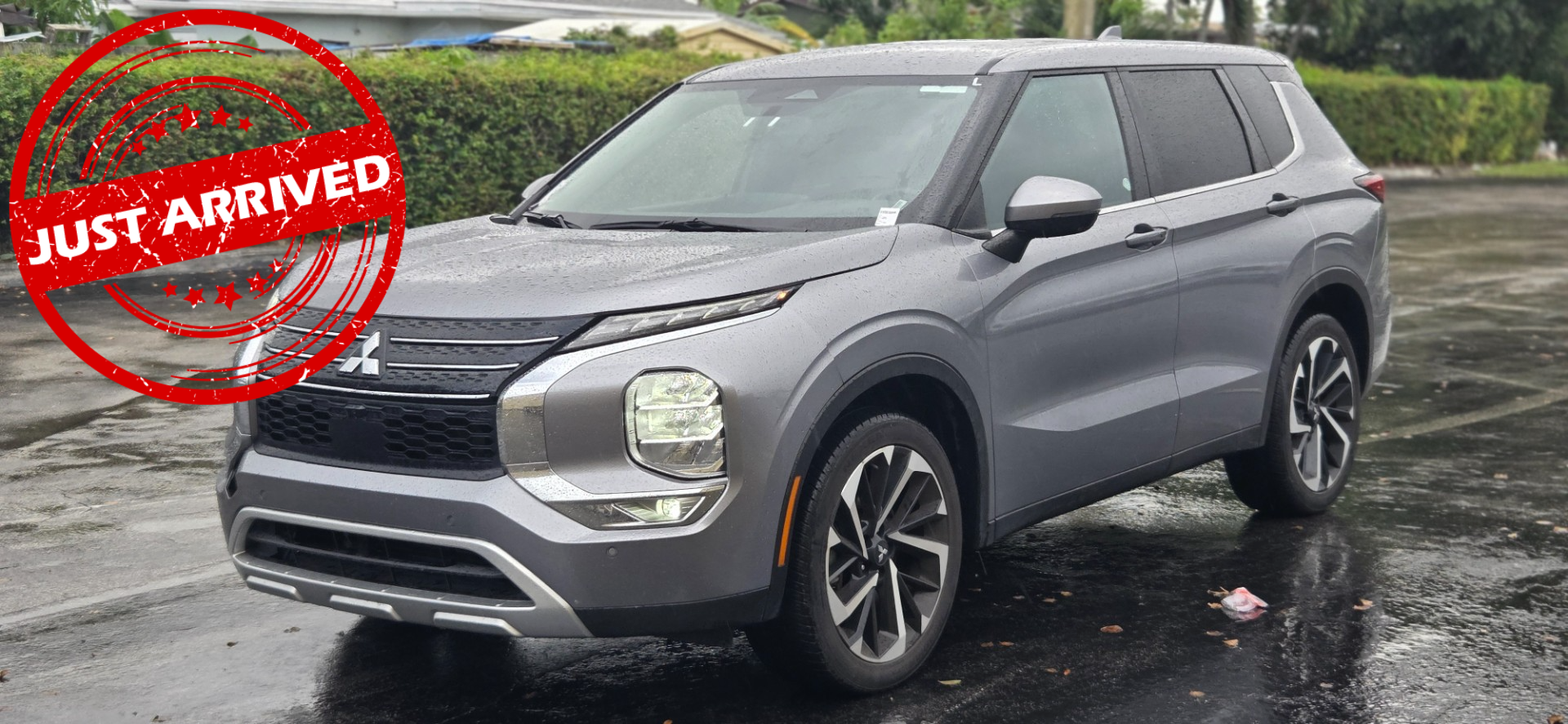 2024 Mitsubishi Outlander SE's photo