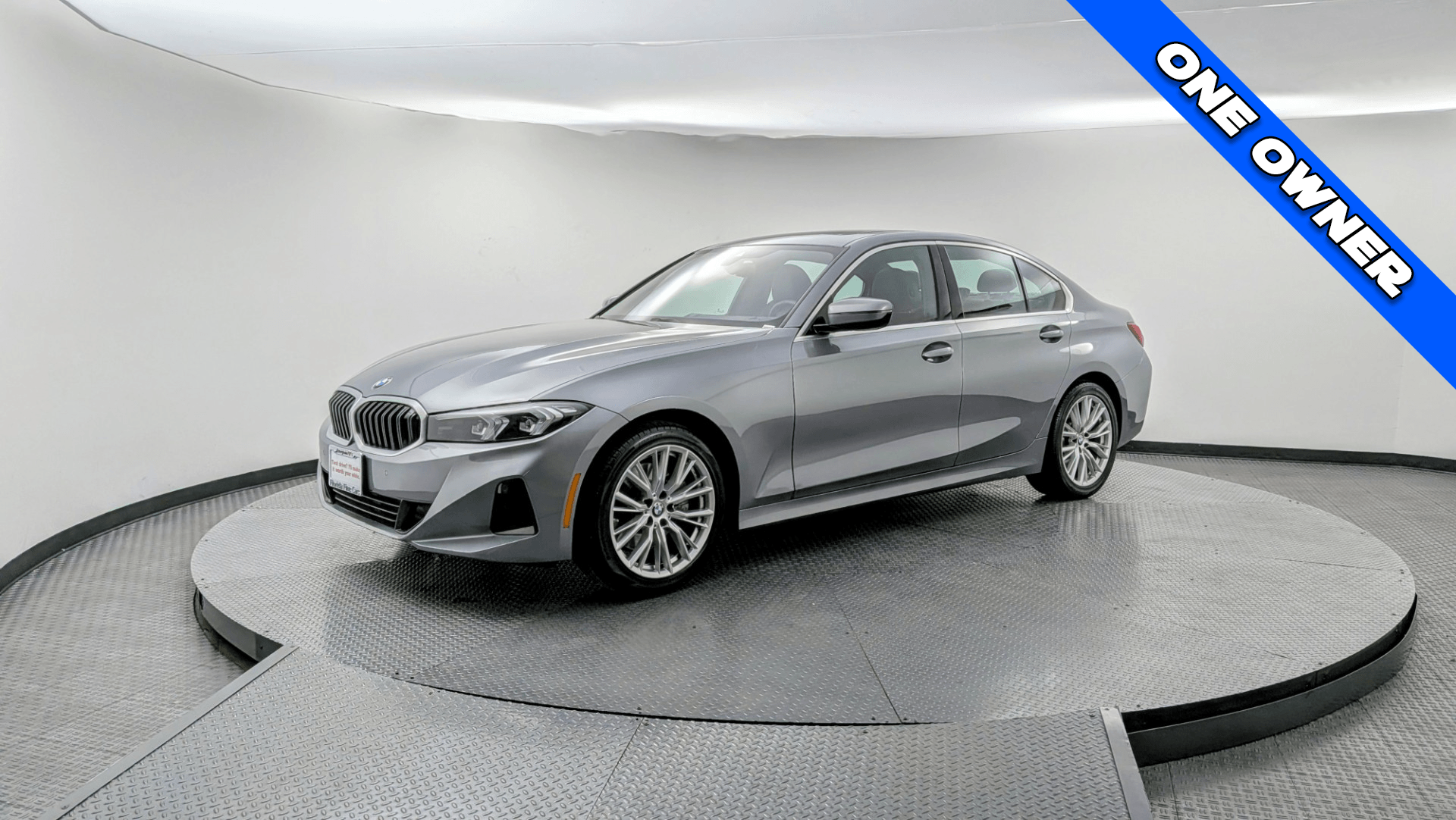 2024 BMW 3 Series 330i's photo