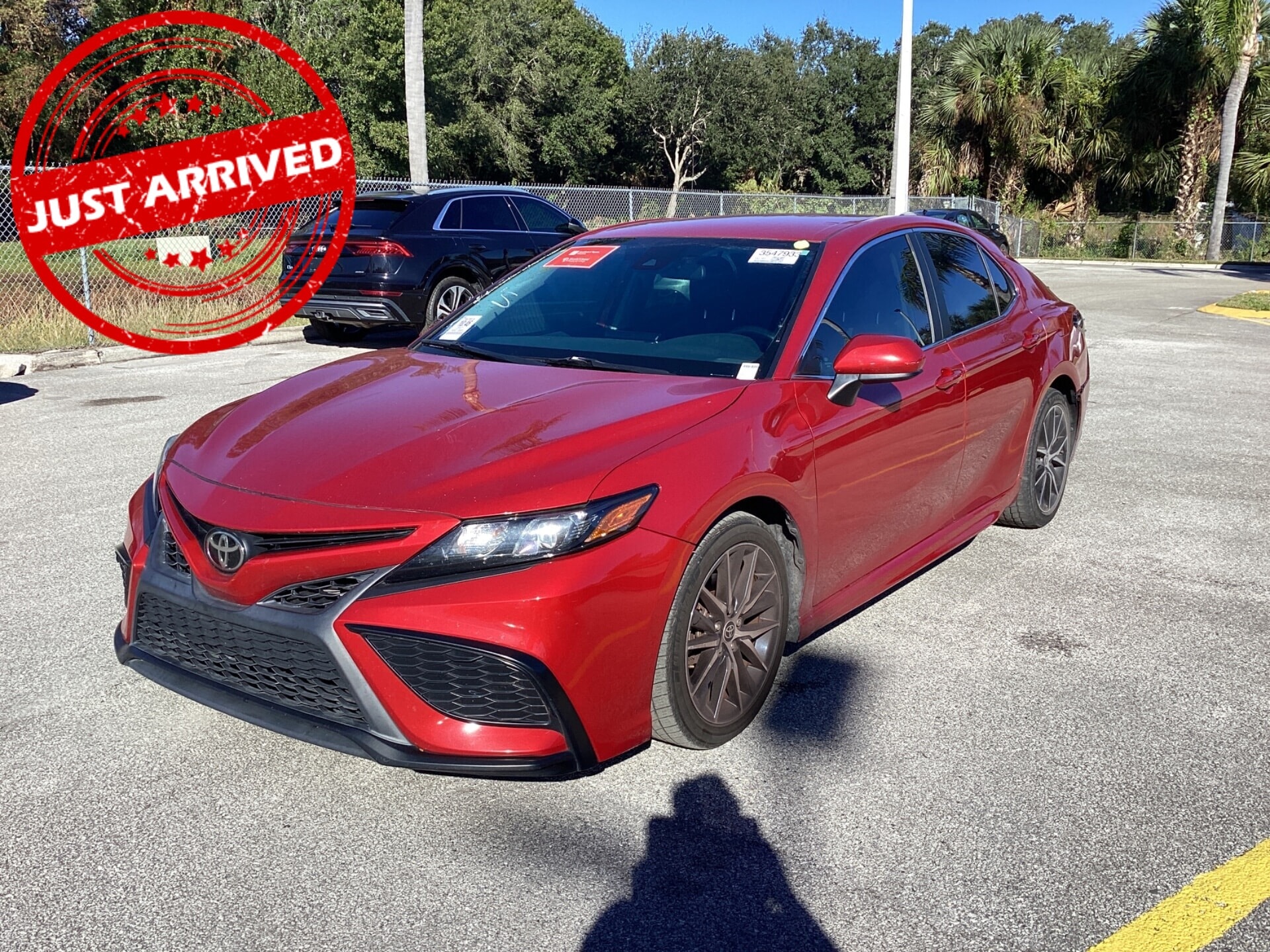 2021 Toyota Camry SE's photo