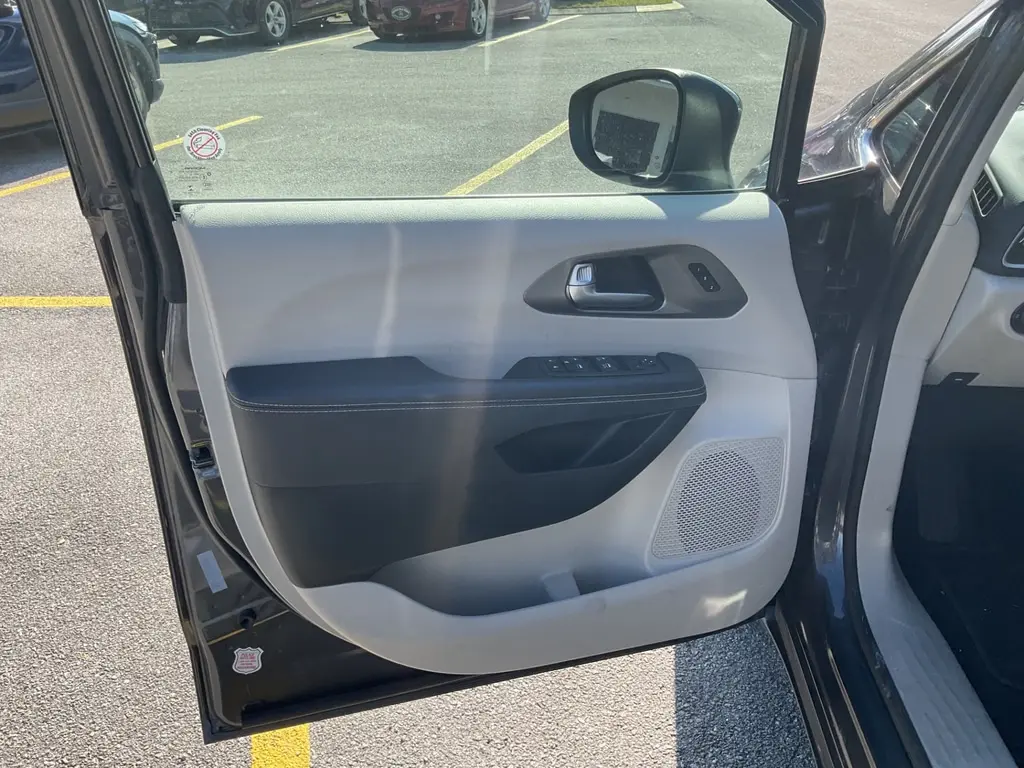 Florida Fine Cars - Used CHRYSLER PACIFICA 2023 ORLANDO TOURING L