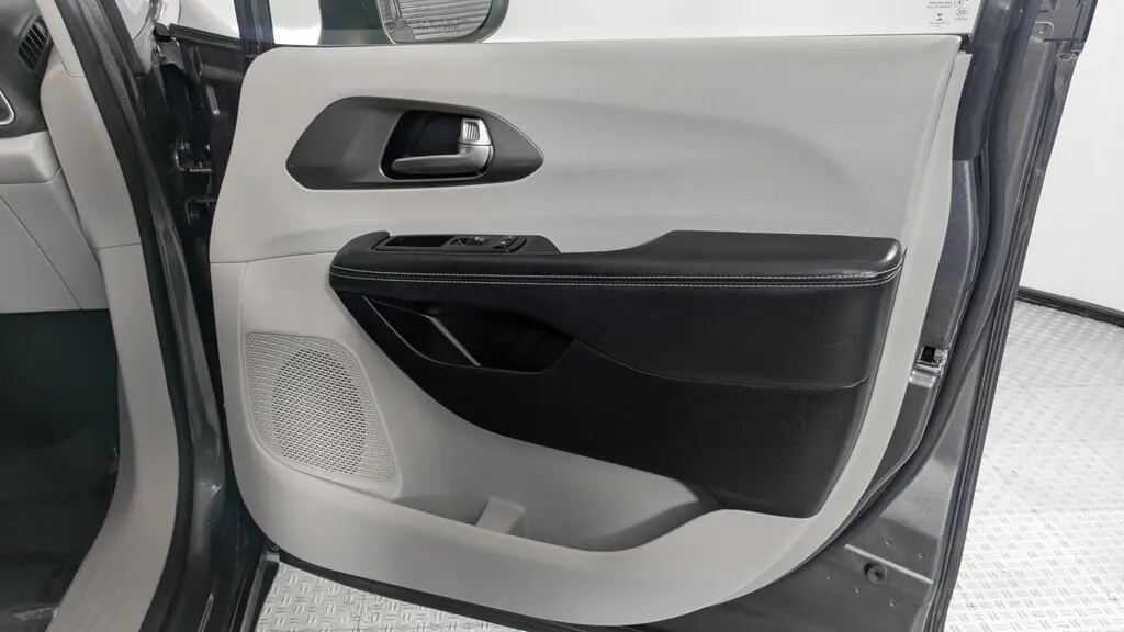 Florida Fine Cars - Used CHRYSLER PACIFICA 2023 ORLANDO TOURING L