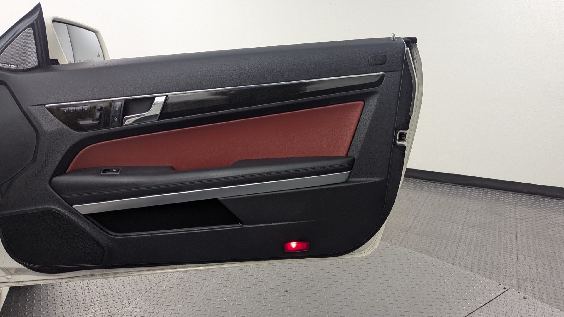 used vehicle - CONVERTIBLE MERCEDES-BENZ E-CLASS 2012