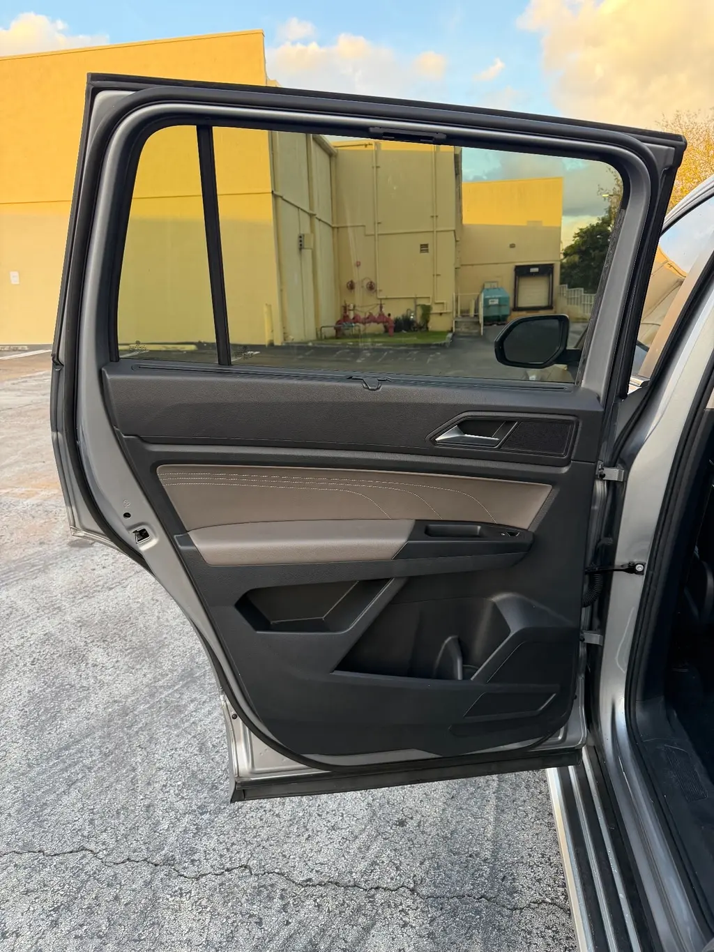 Florida Fine Cars - Used VOLKSWAGEN ATLAS 2021 MIAMI 3.6L V6 SE W/TECHNOLOGY R-LINE