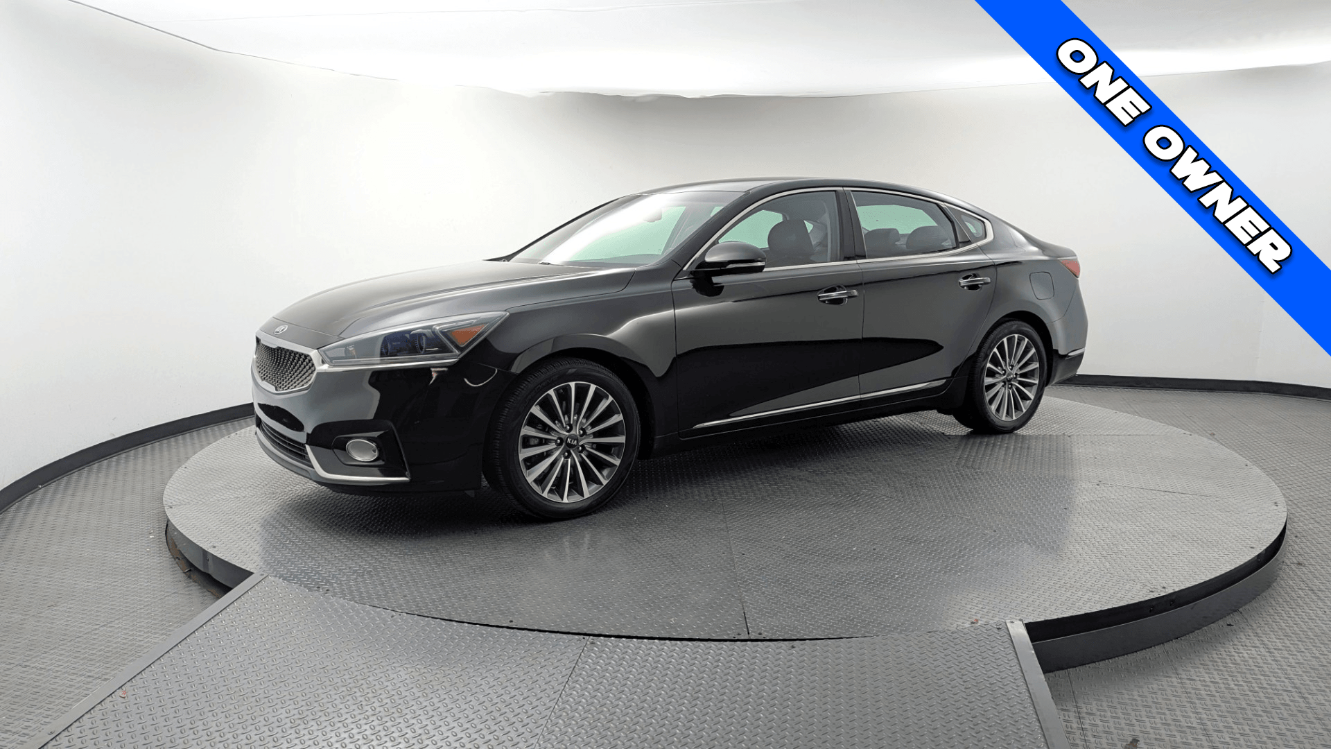 2019 Kia Cadenza Premium's photo