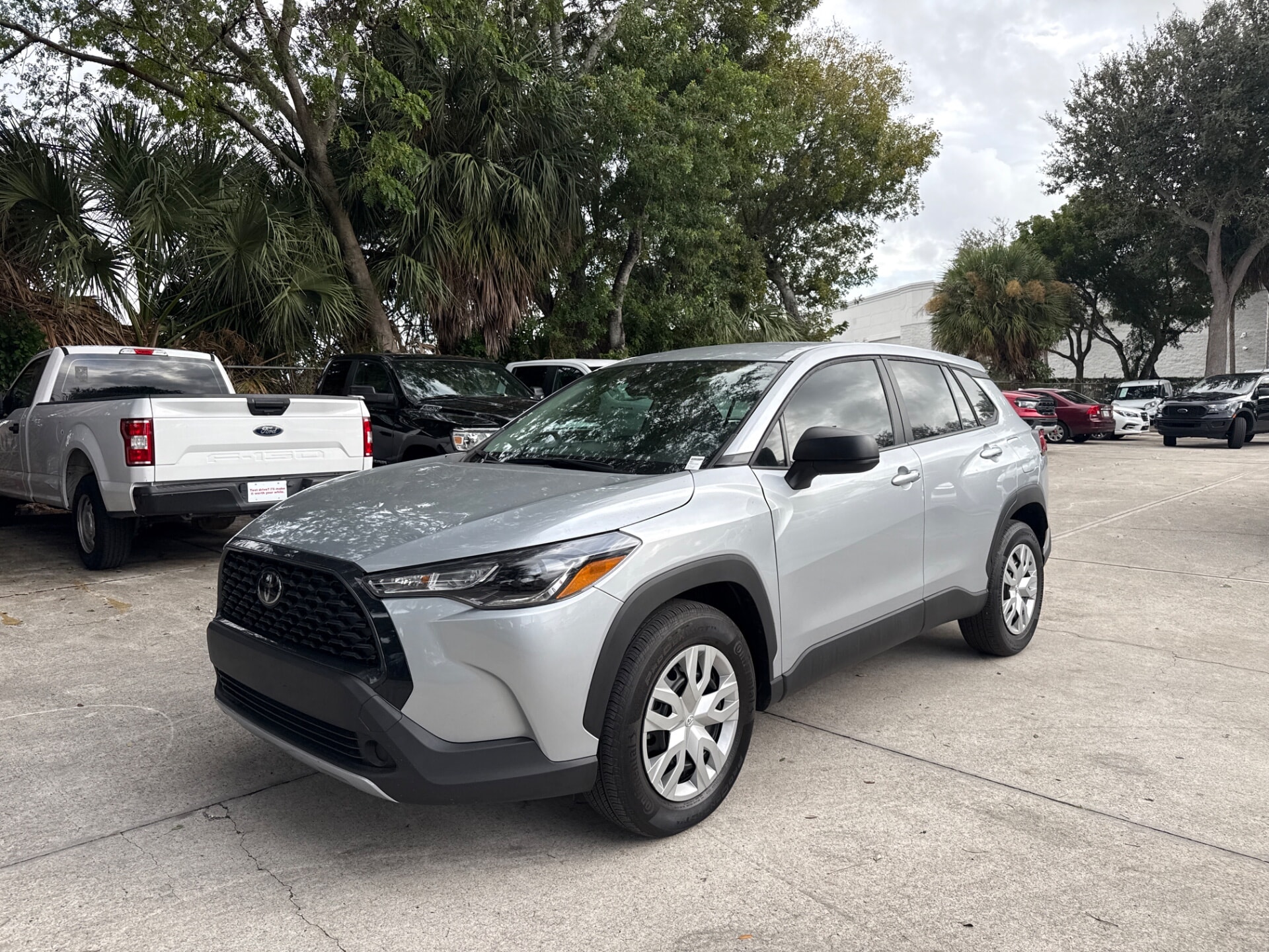 2024 Toyota Corolla Cross L's photo