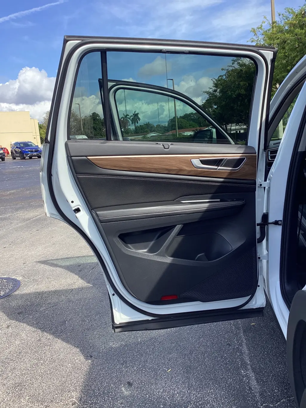 Florida Fine Cars - Used VOLKSWAGEN ATLAS 2024 WEST PALM 2.0T SE W/TECHNOLOGY