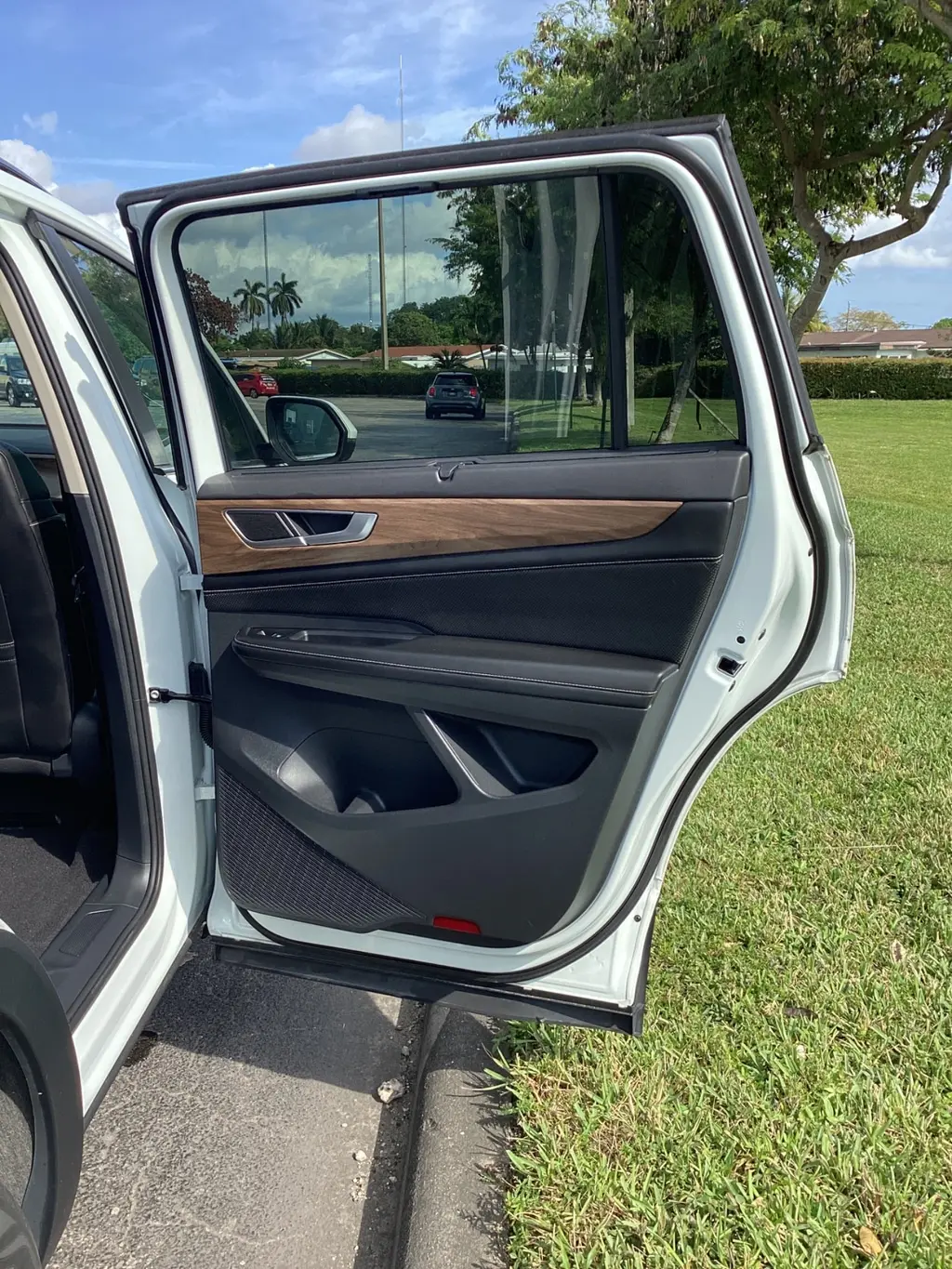 Florida Fine Cars - Used VOLKSWAGEN ATLAS 2024 WEST PALM 2.0T SE W/TECHNOLOGY