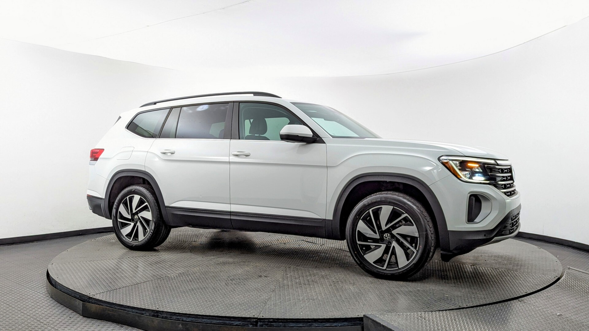 【最終価格】Atlast&Co U-tip Size 7 / Lot 6290 Used 2024 VOLKSWAGEN ATLAS 2.0T SE W/TECHNOLOGY for sale in WEST