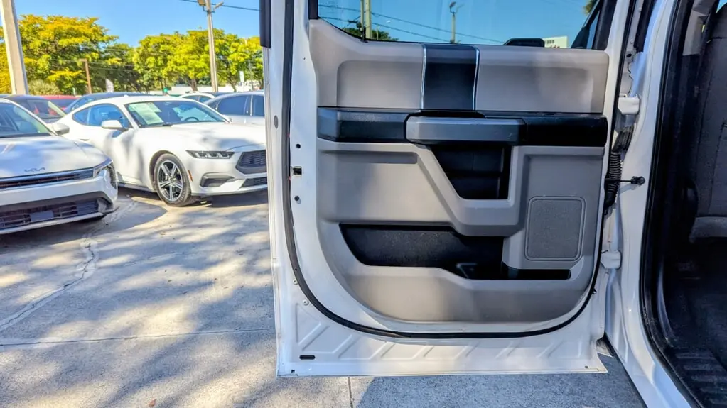 Florida Fine Cars - Used FORD F-150 2017 WEST PALM XLT SUPERCREW 5.5' BOX