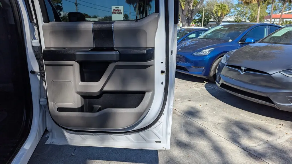 Florida Fine Cars - Used FORD F-150 2017 WEST PALM XLT SUPERCREW 5.5' BOX