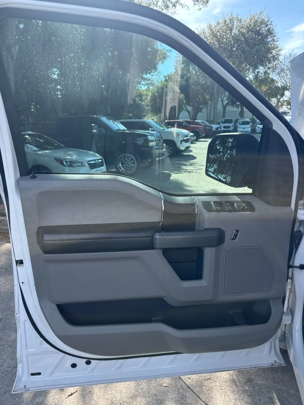 Florida Fine Cars - Used FORD F-150 2017 WEST PALM XLT SUPERCREW 5.5' BOX