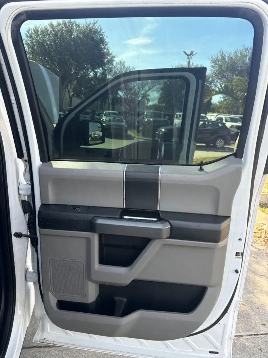 Florida Fine Cars - Used FORD F-150 2017 WEST PALM XLT SUPERCREW 5.5' BOX