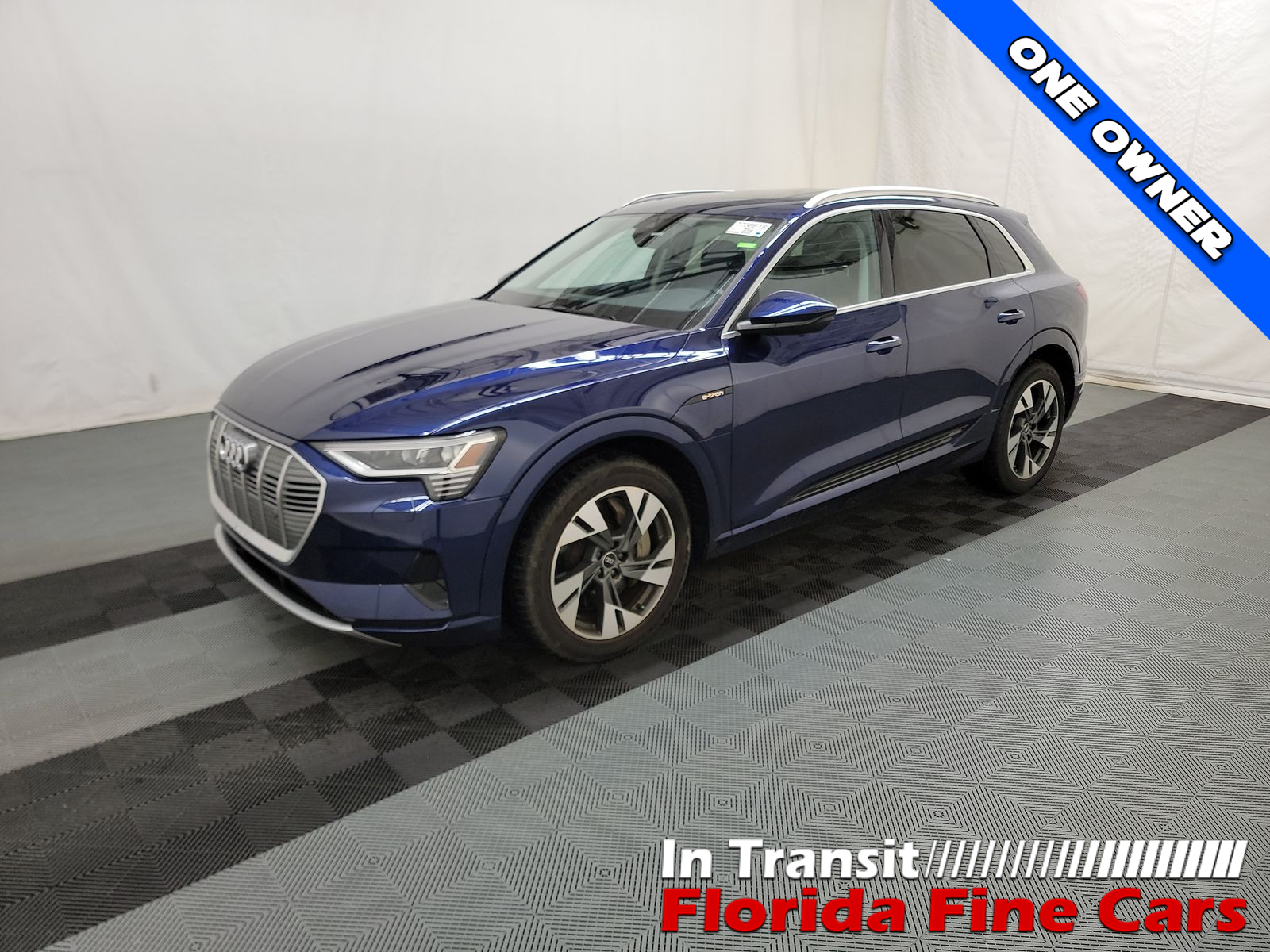 2021 Audi e-tron Premium's photo