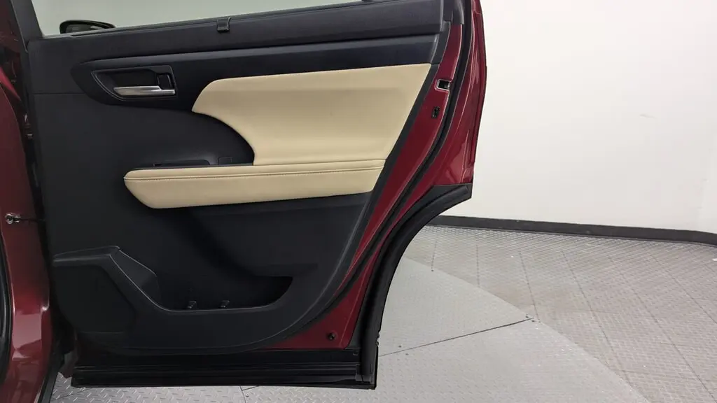 Florida Fine Cars - Used TOYOTA HIGHLANDER 2024 WEST PALM XLE