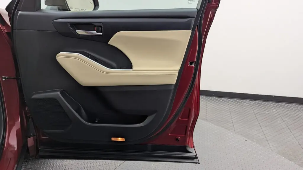 Florida Fine Cars - Used TOYOTA HIGHLANDER 2024 WEST PALM XLE