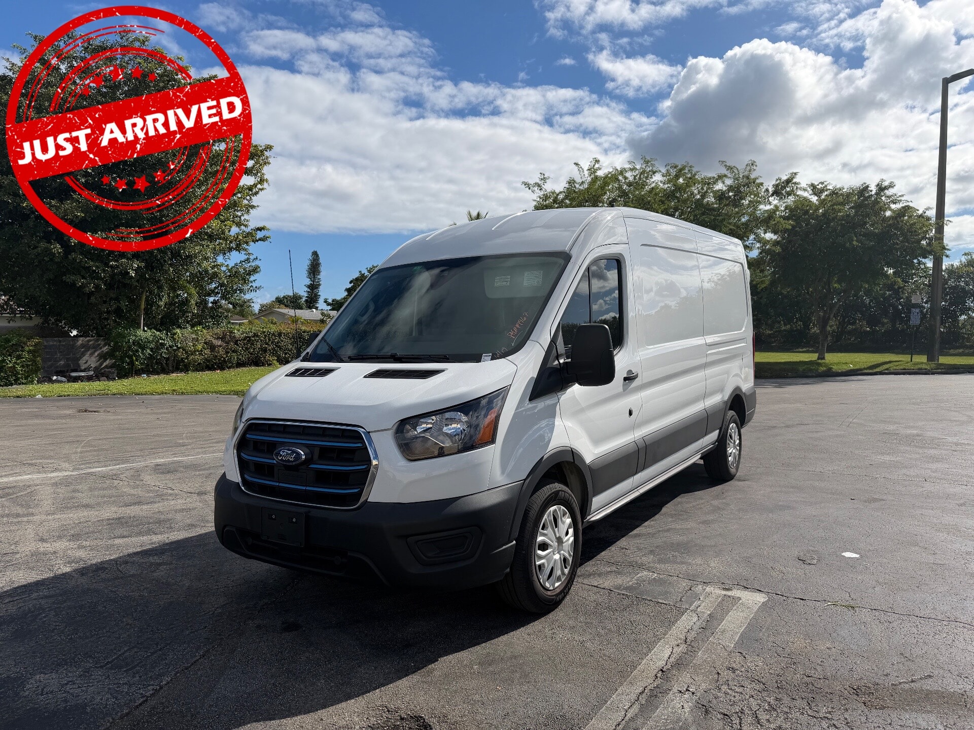 2023 Ford E-Transit Base's photo