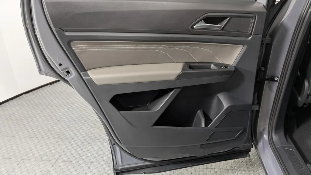 Florida Fine Cars - Used VOLKSWAGEN ATLAS CROSS SPORT 2021 ORLANDO 3.6L V6 SE W/TECHNOLOGY