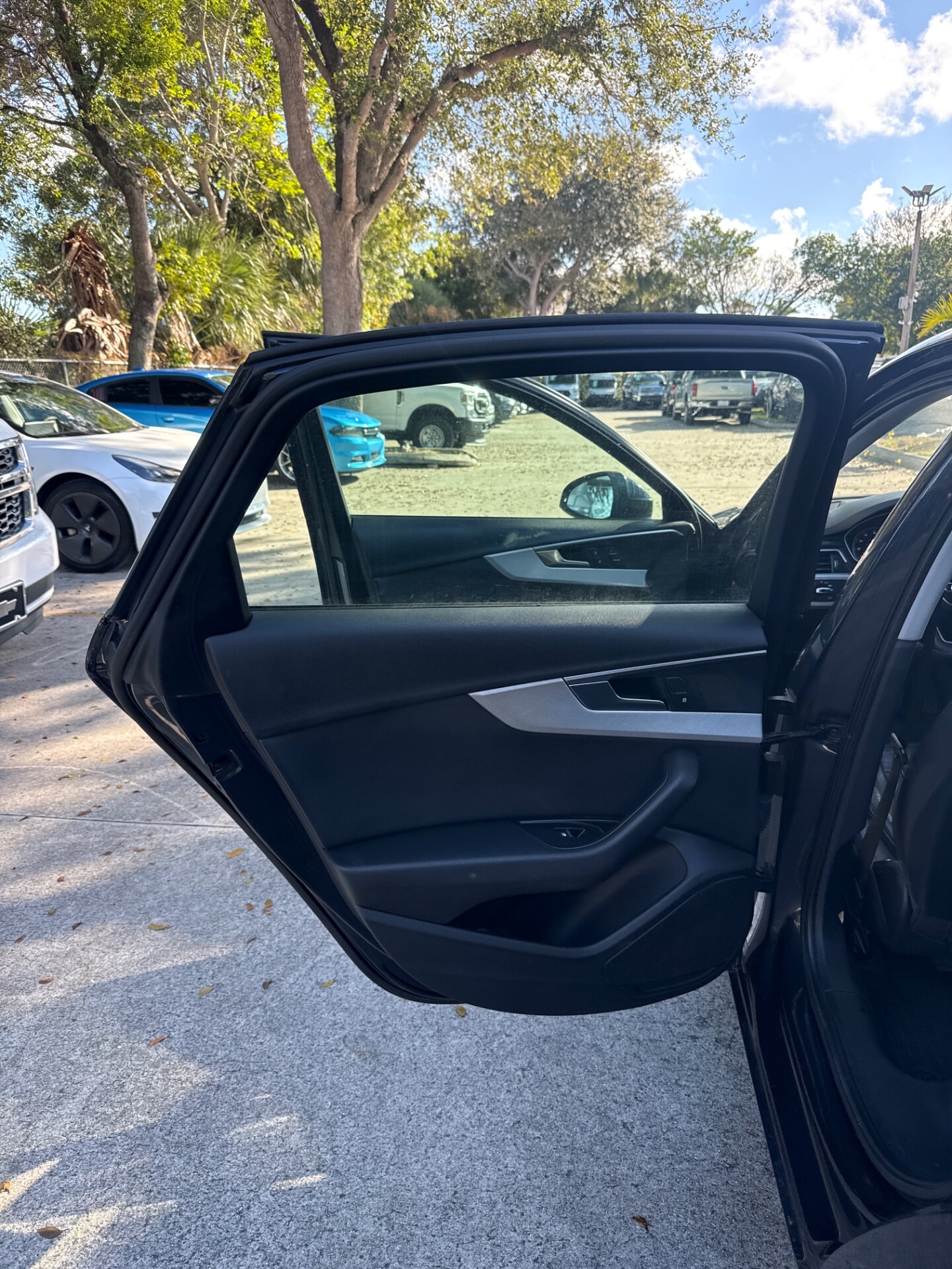 used vehicle - SEDAN AUDI A4 2017