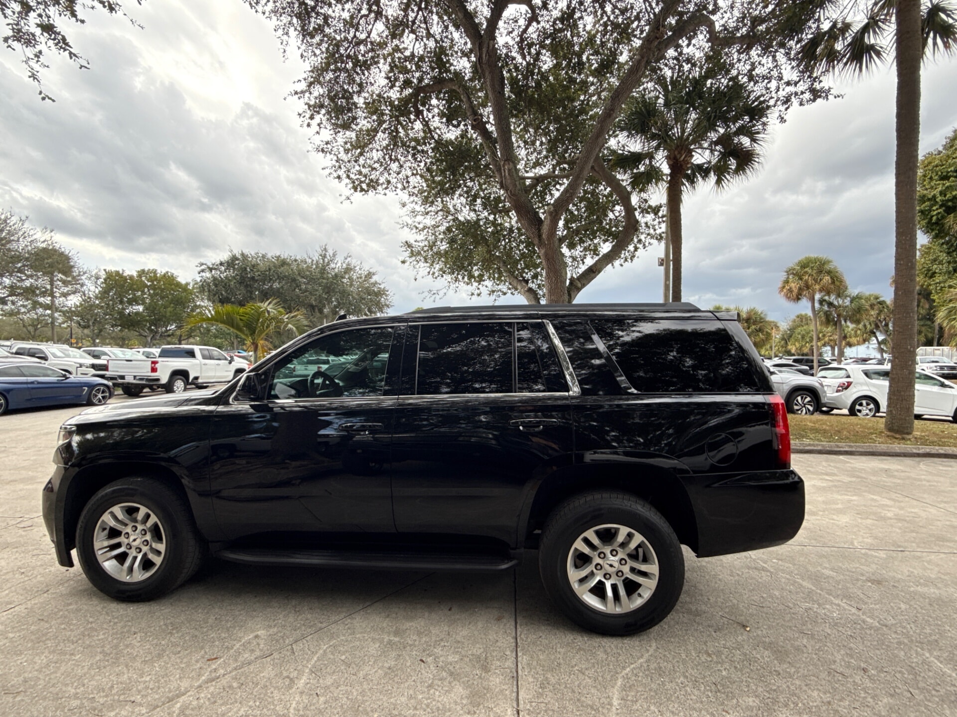 used vehicle - SUV CHEVROLET TAHOE 2015