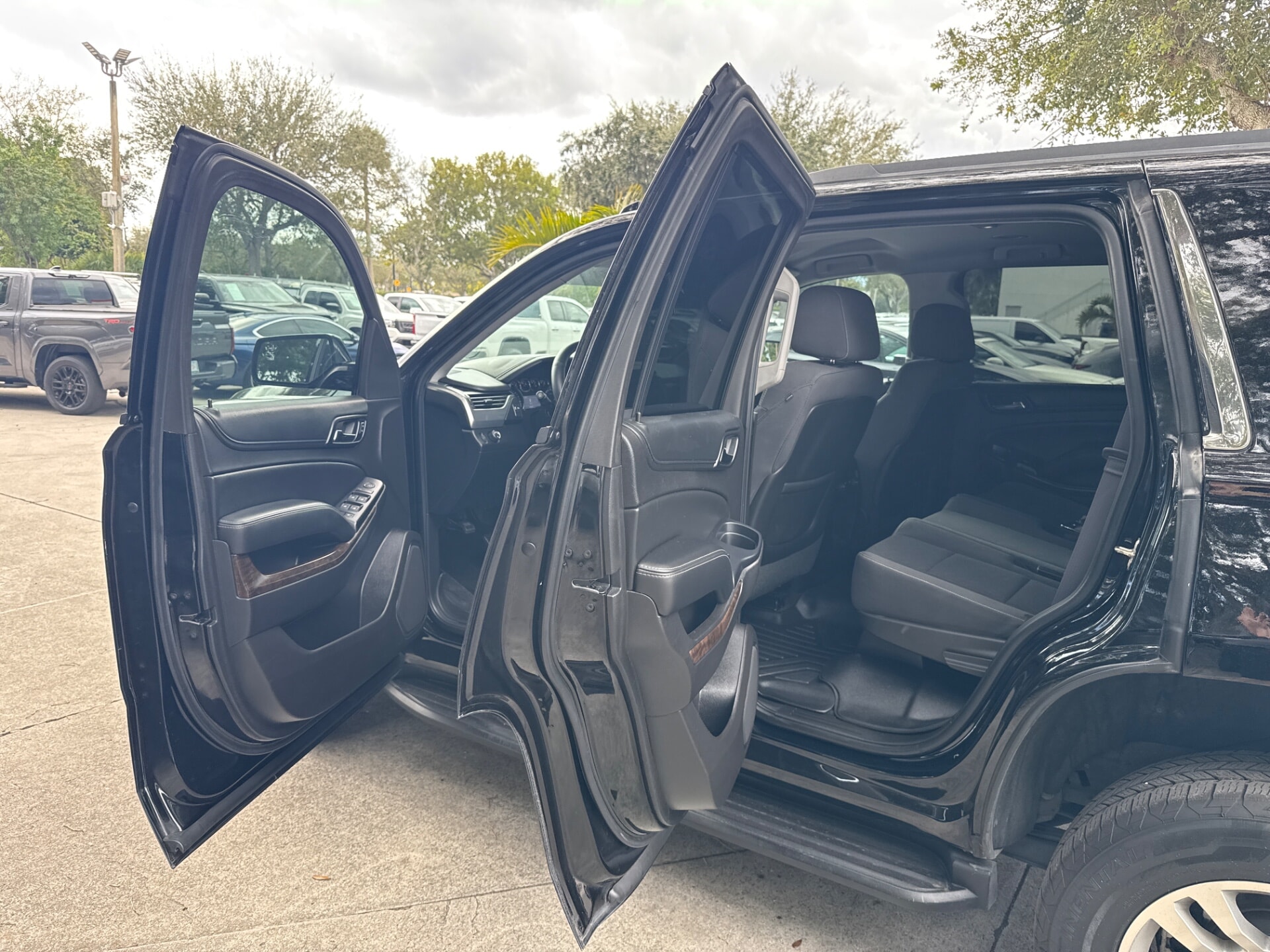 used vehicle - SUV CHEVROLET TAHOE 2015