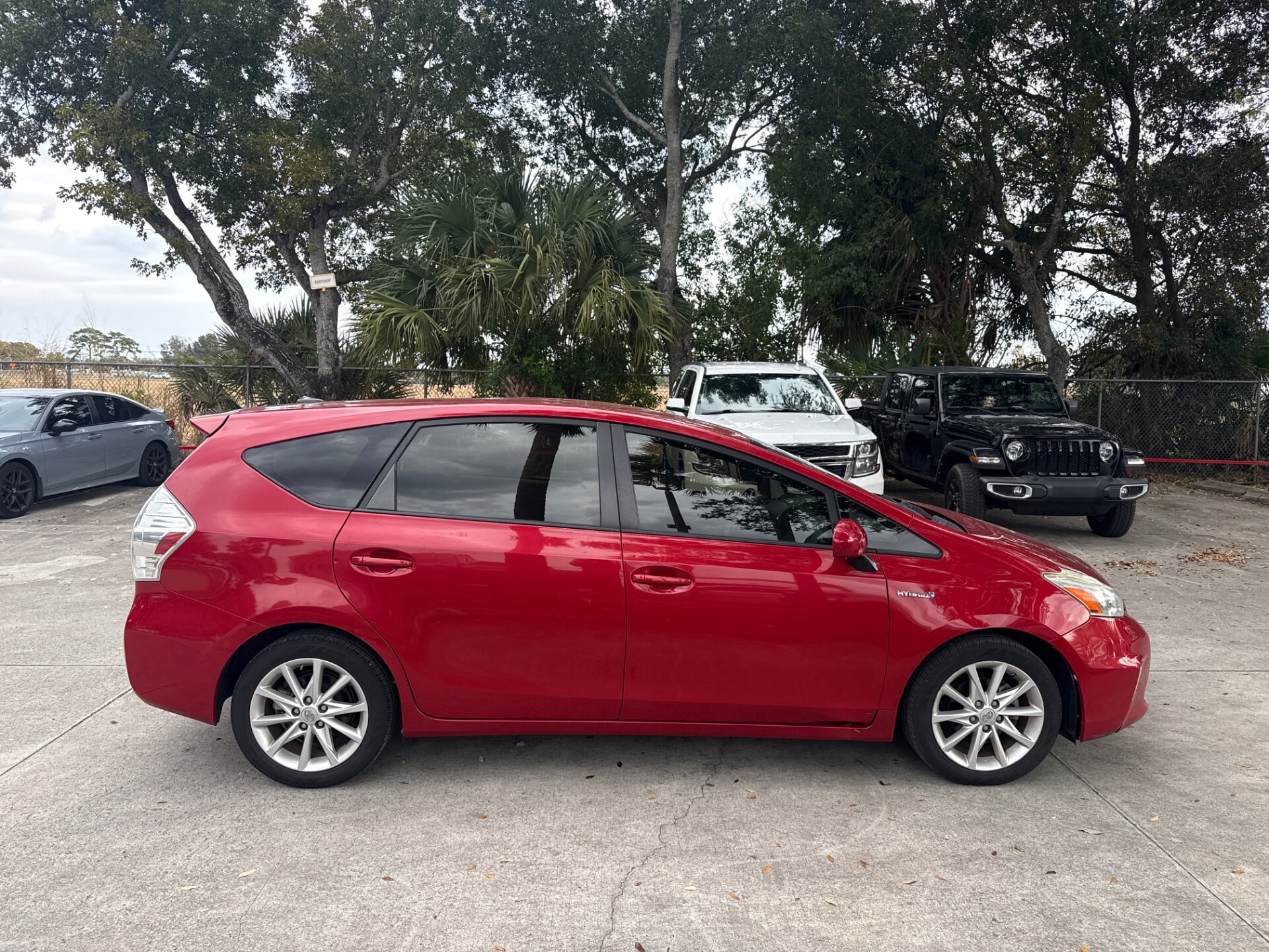 used vehicle - SEDAN TOYOTA PRIUS V 2013