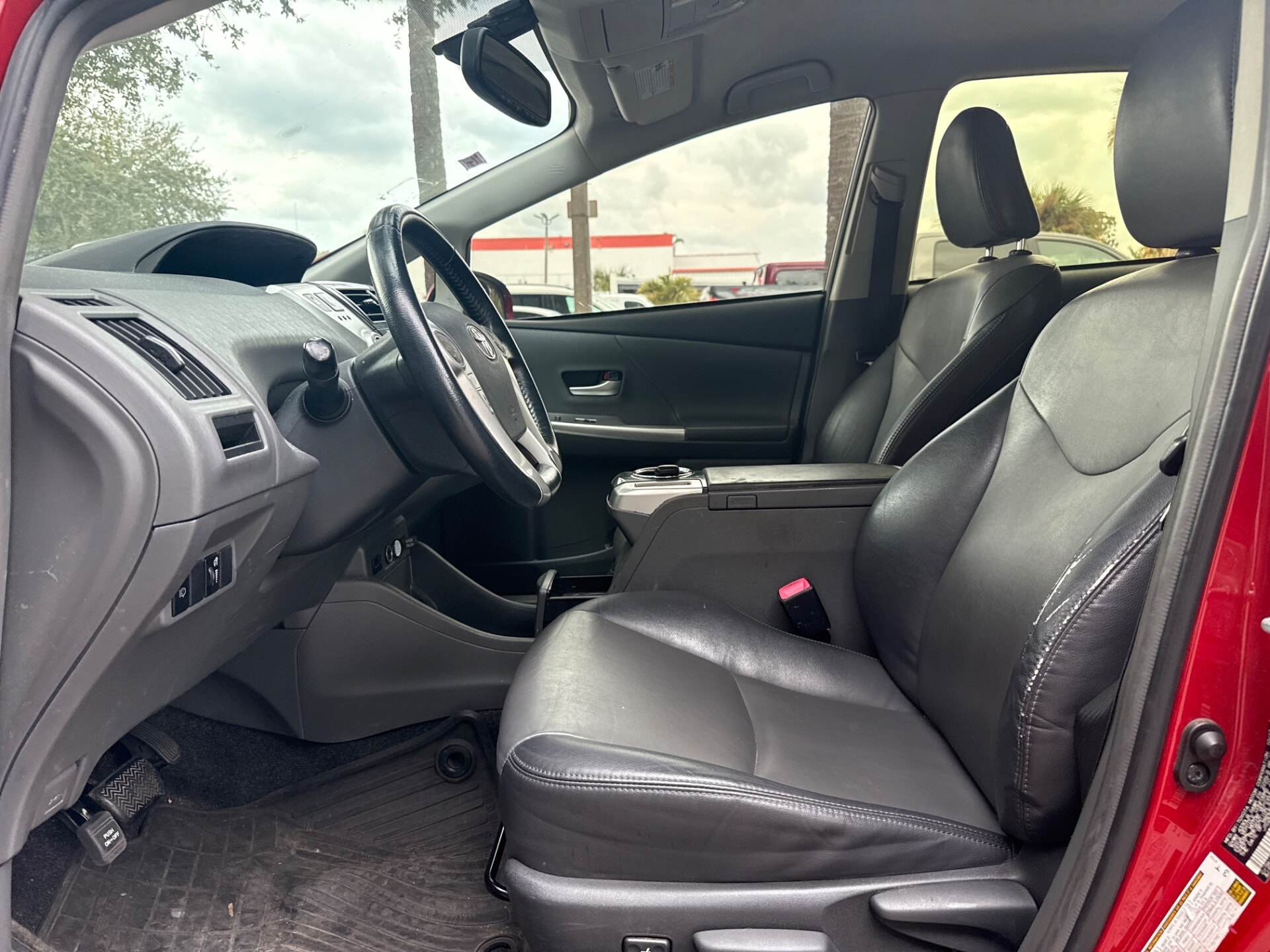 used vehicle - SEDAN TOYOTA PRIUS V 2013