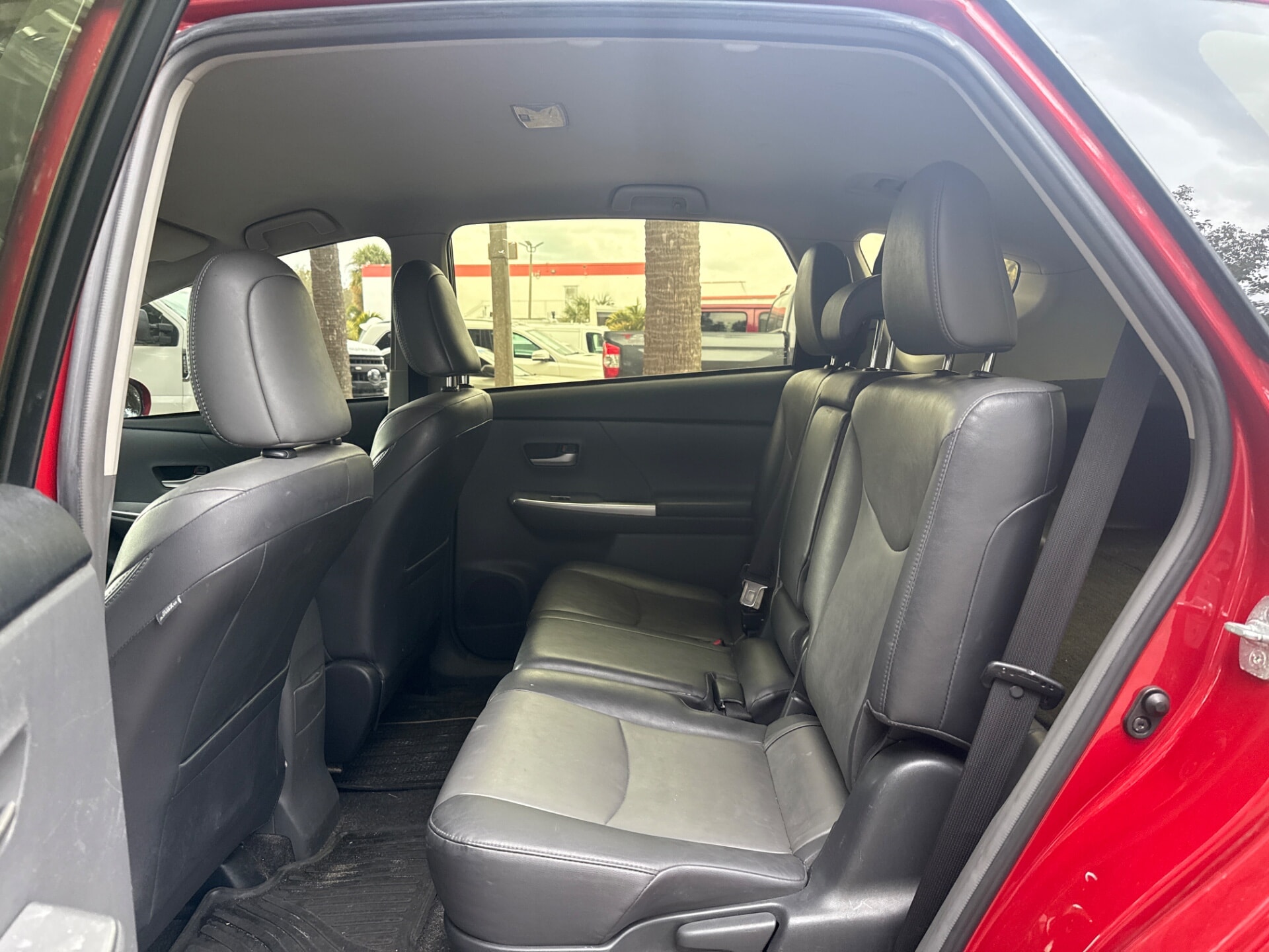 used vehicle - SEDAN TOYOTA PRIUS V 2013