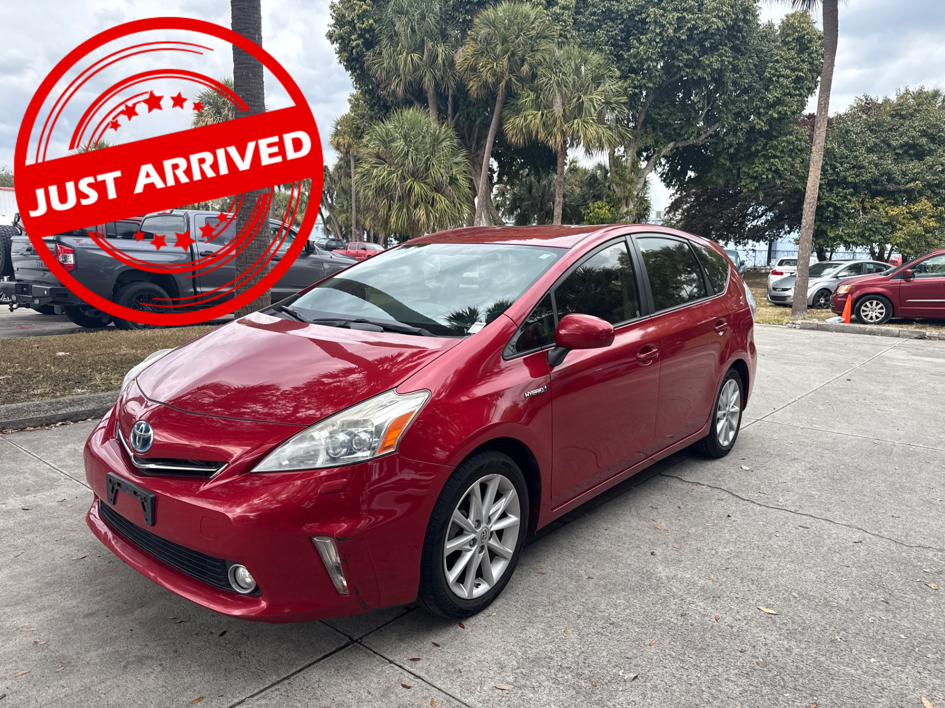 used vehicle - SEDAN TOYOTA PRIUS V 2013