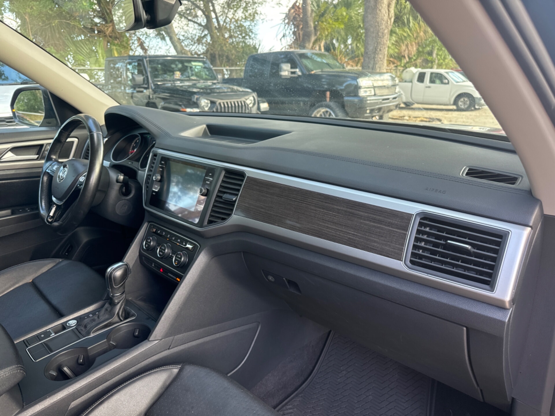 Florida Fine Cars - Used VOLKSWAGEN ATLAS 2018 WEST PALM 3.6L V6 SE