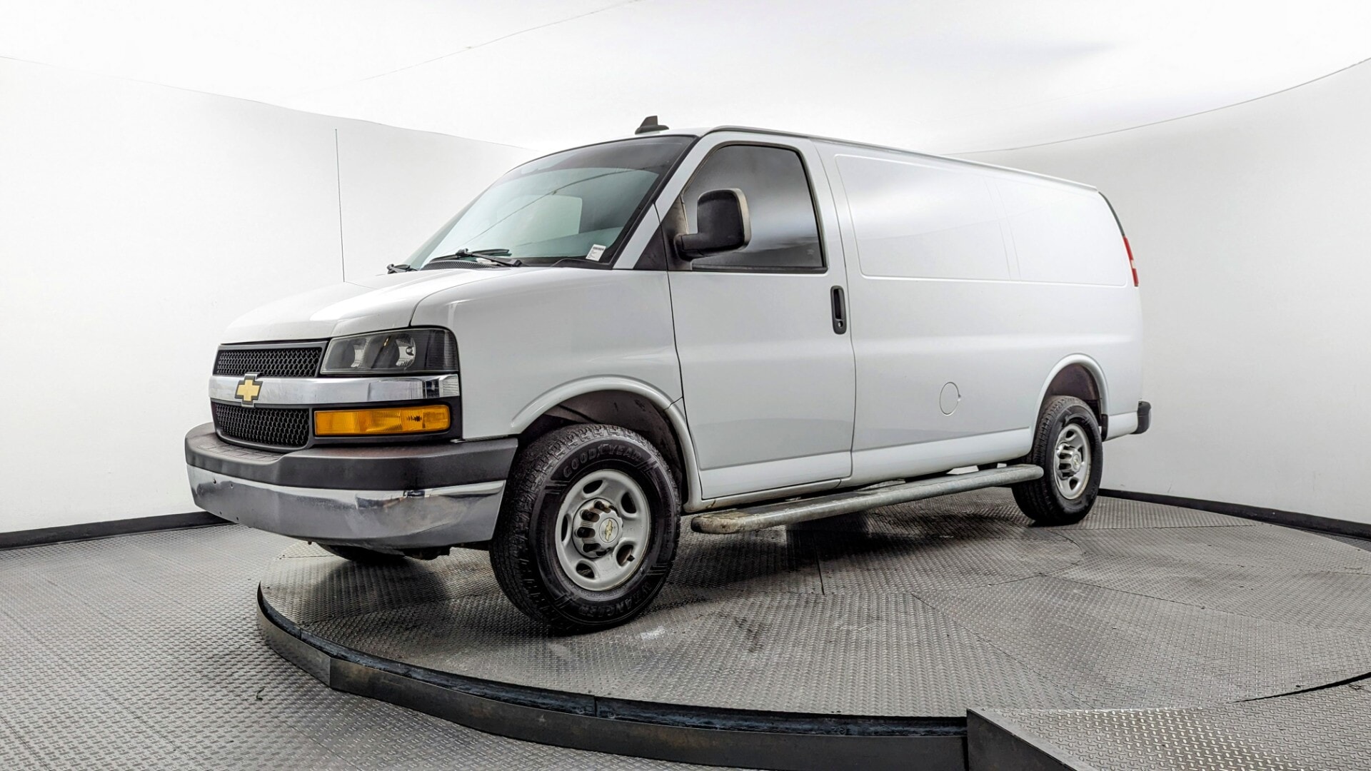 2020 Chevrolet Express 2500 Work Van HD's photo