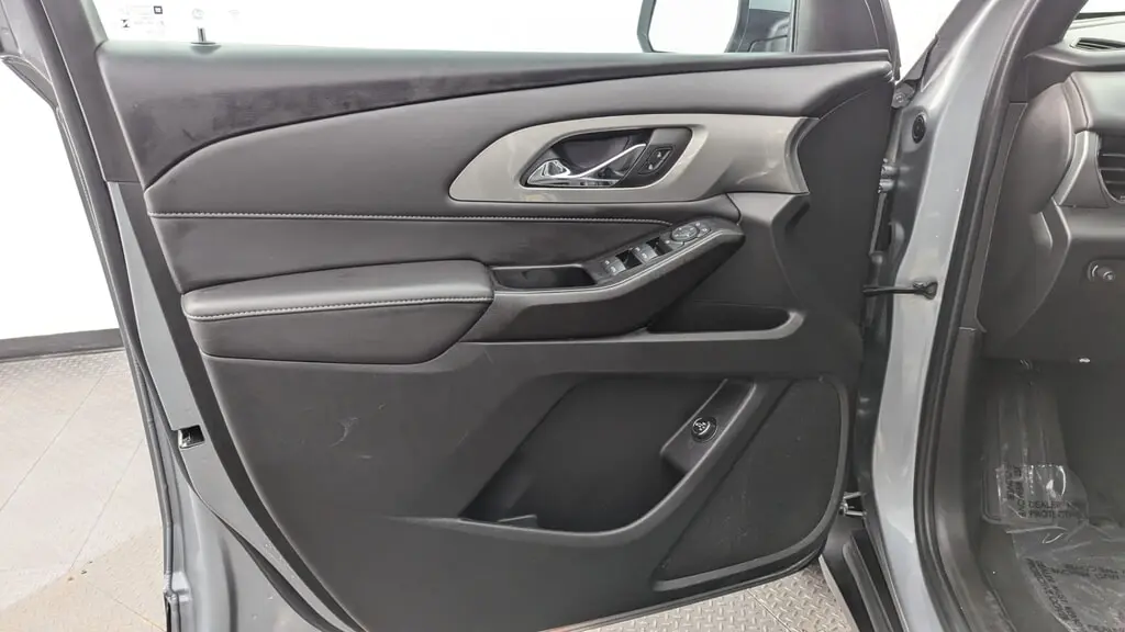 Florida Fine Cars - Used CHEVROLET TRAVERSE 2023 MIAMI LT CLOTH